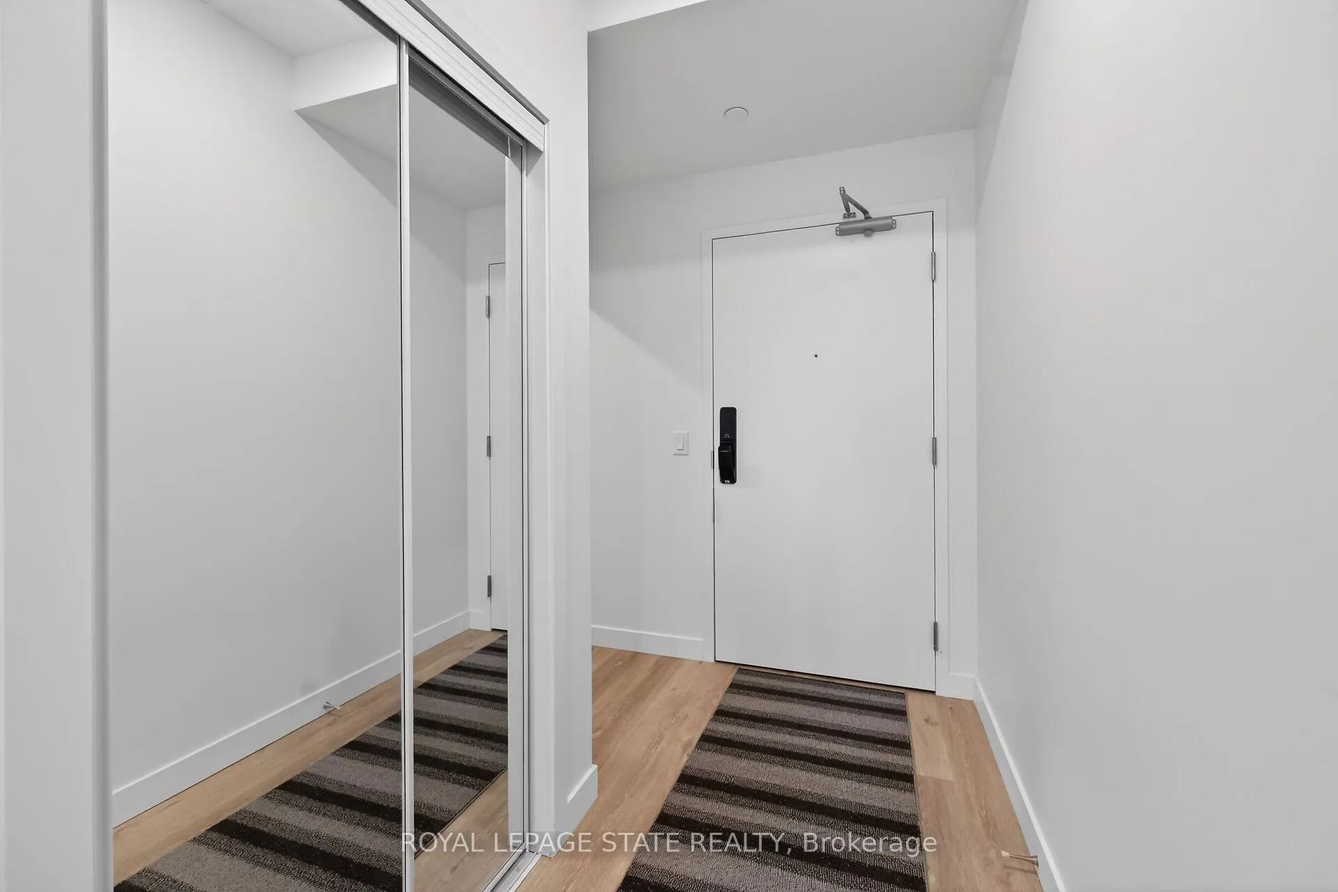 Photo 5 of Unit 327, 461 Green Road, Hamilton, Lakeshore — HOMEH