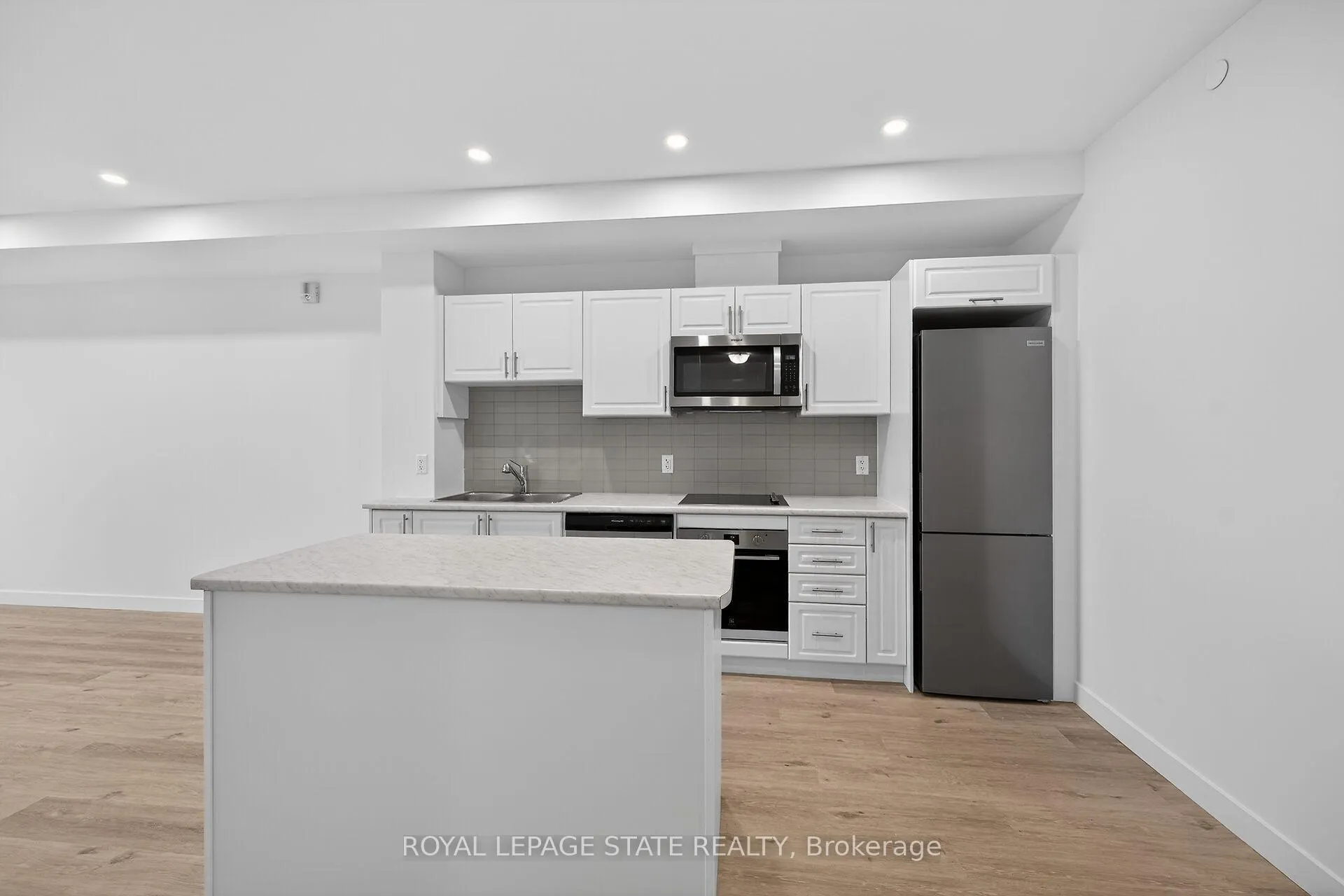 Photo 7 of Unit 327, 461 Green Road, Hamilton, Lakeshore — HOMEH