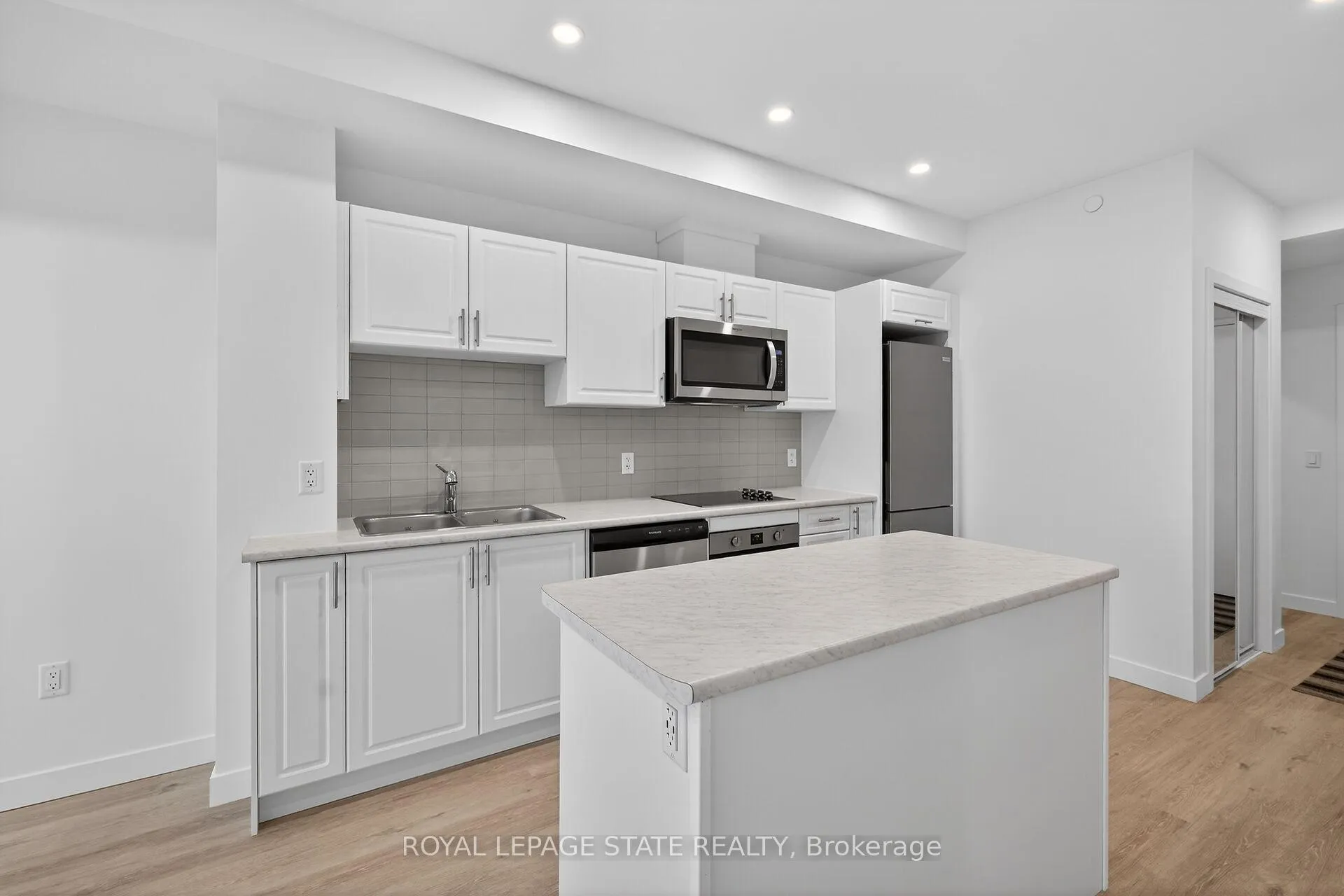 Photo 8 of Unit 327, 461 Green Road, Hamilton, Lakeshore — HOMEH