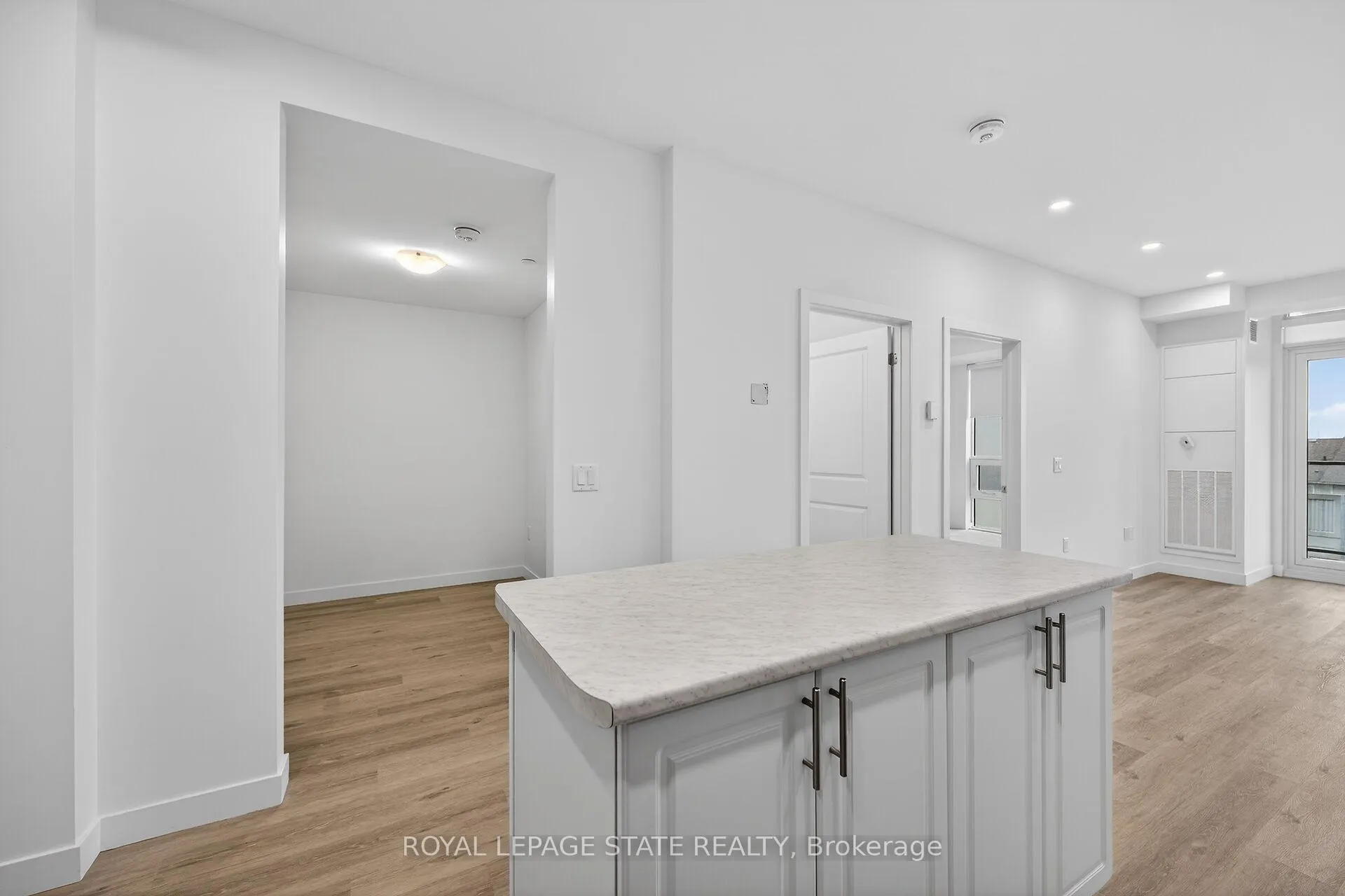 Photo 9 of Unit 327, 461 Green Road, Hamilton, Lakeshore — HOMEH