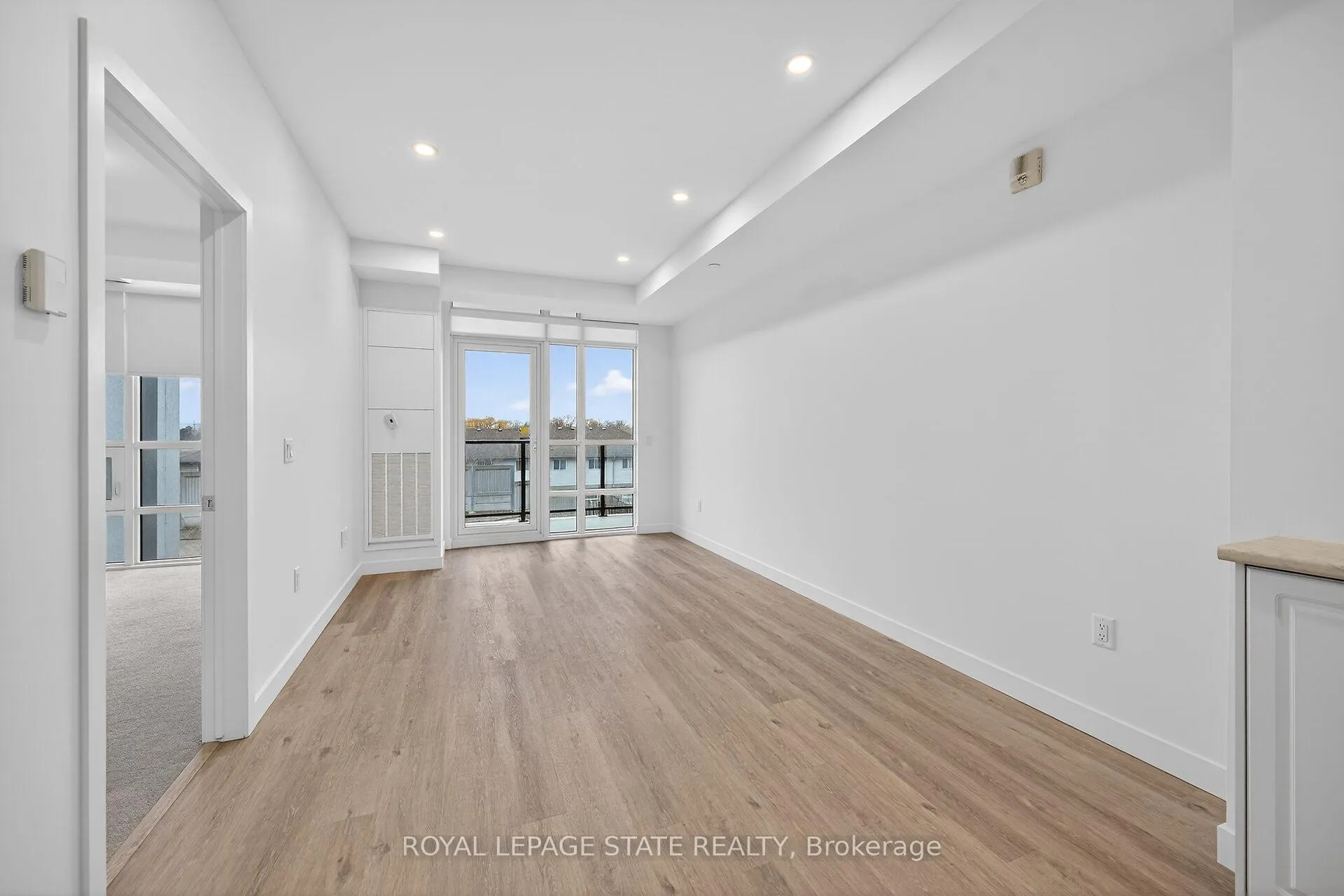 Photo 11 of Unit 327, 461 Green Road, Hamilton, Lakeshore — HOMEH