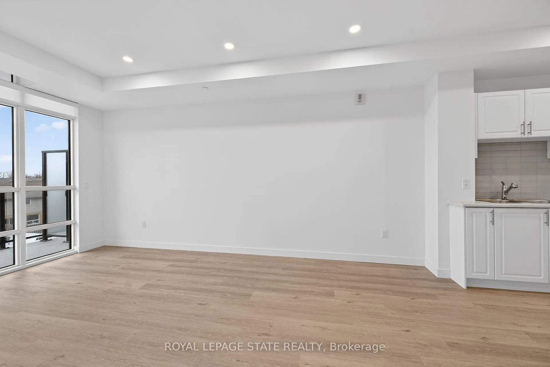 Photo 12 of Unit 327, 461 Green Road, Hamilton, Lakeshore — HOMEH