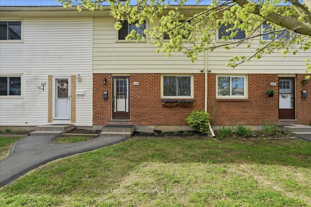Photo 2 of Unit G, 209 North Park Street, Belleville, Belleville Ward — HOMEH