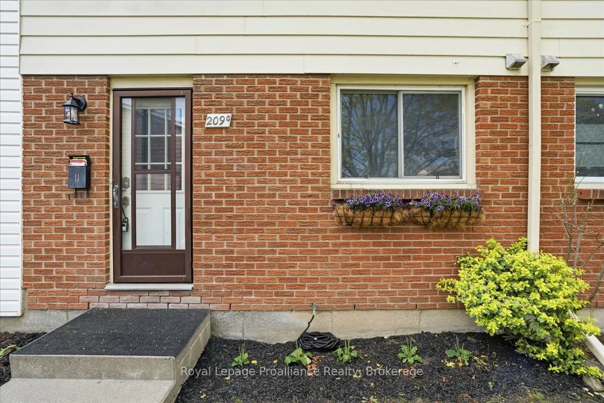 Photo 3 of Unit G, 209 North Park Street, Belleville, Belleville Ward — HOMEH