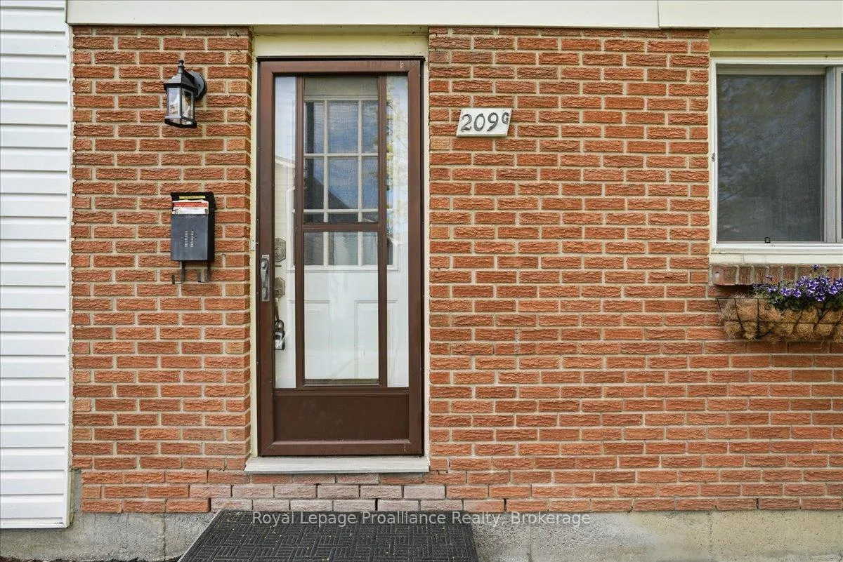 Photo 4 of Unit G, 209 North Park Street, Belleville, Belleville Ward — HOMEH