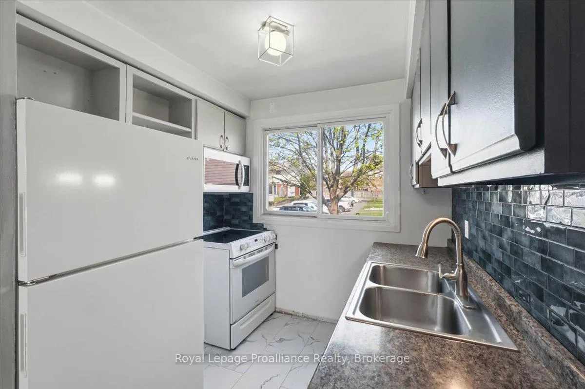 Photo 10 of Unit G, 209 North Park Street, Belleville, Belleville Ward — HOMEH