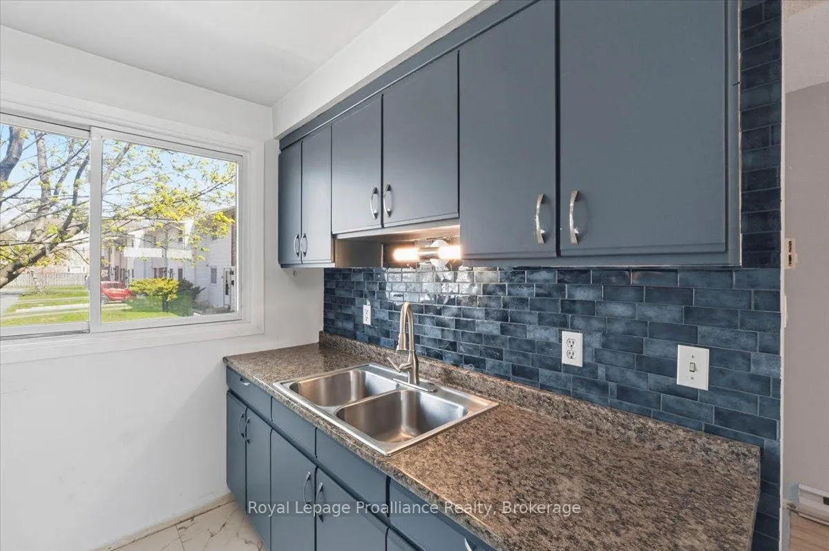 Photo 12 of Unit G, 209 North Park Street, Belleville, Belleville Ward — HOMEH