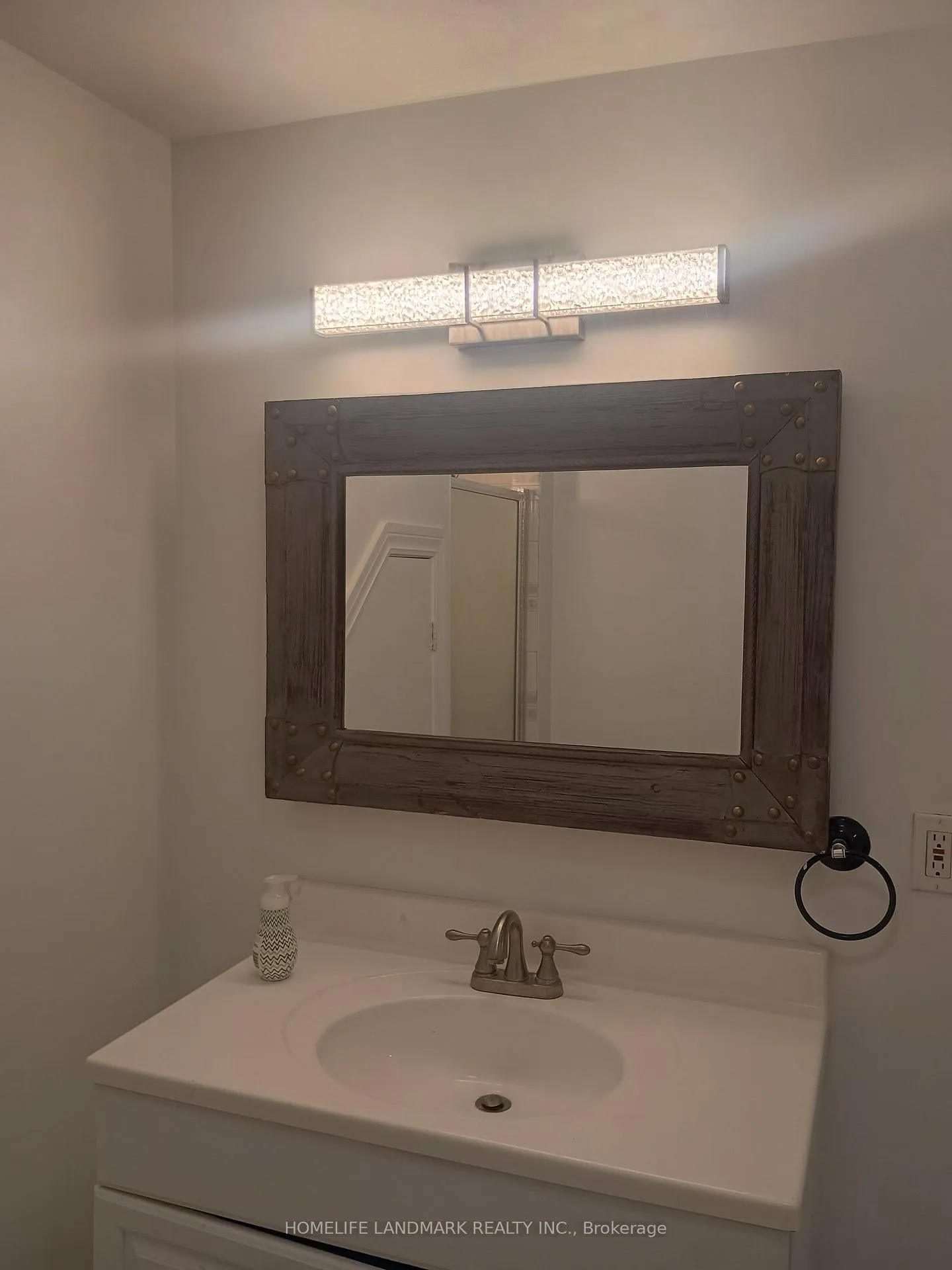Photo 9 of 112 Holm Crescent, Markham, Aileen-Willowbrook — HOMEH