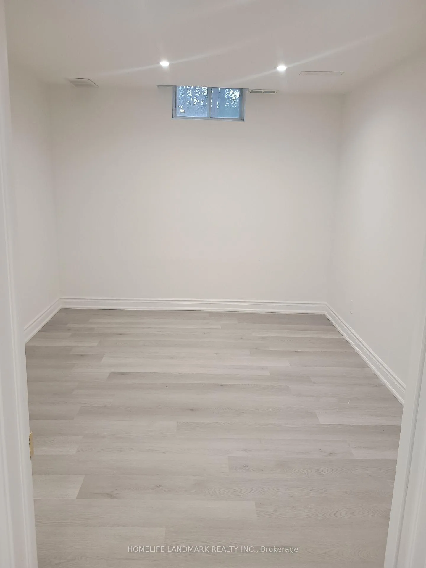 Photo 10 of 112 Holm Crescent, Markham, Aileen-Willowbrook — HOMEH