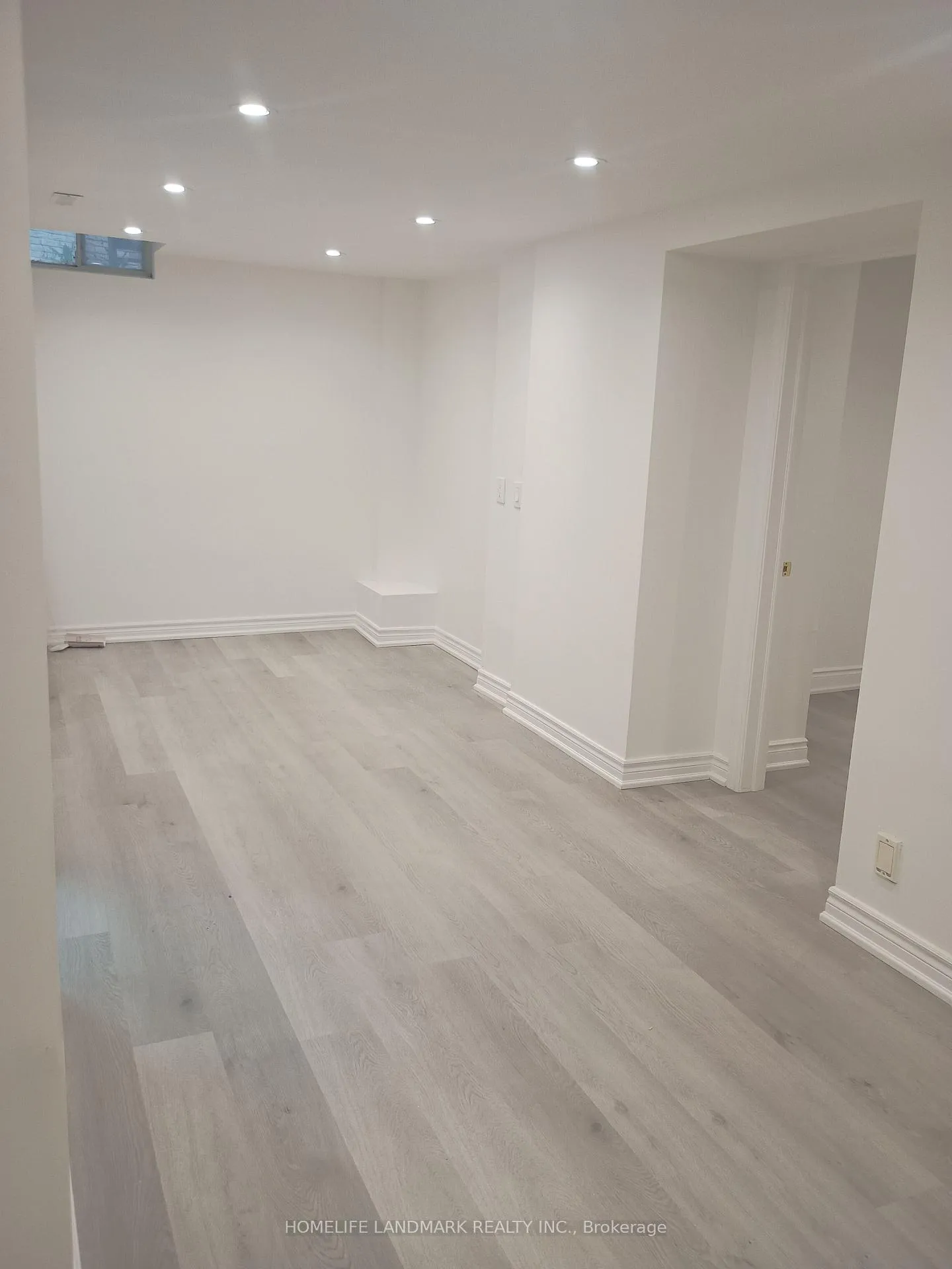 Photo 12 of 112 Holm Crescent, Markham, Aileen-Willowbrook — HOMEH