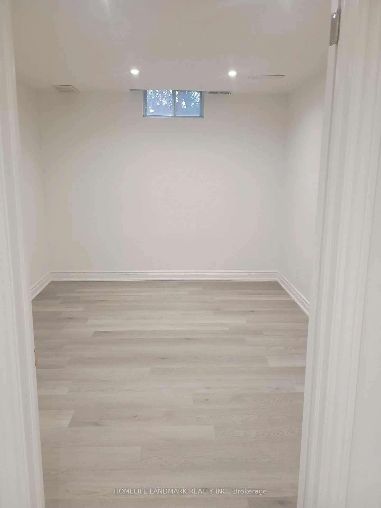 Photo 13 of 112 Holm Crescent, Markham, Aileen-Willowbrook — HOMEH