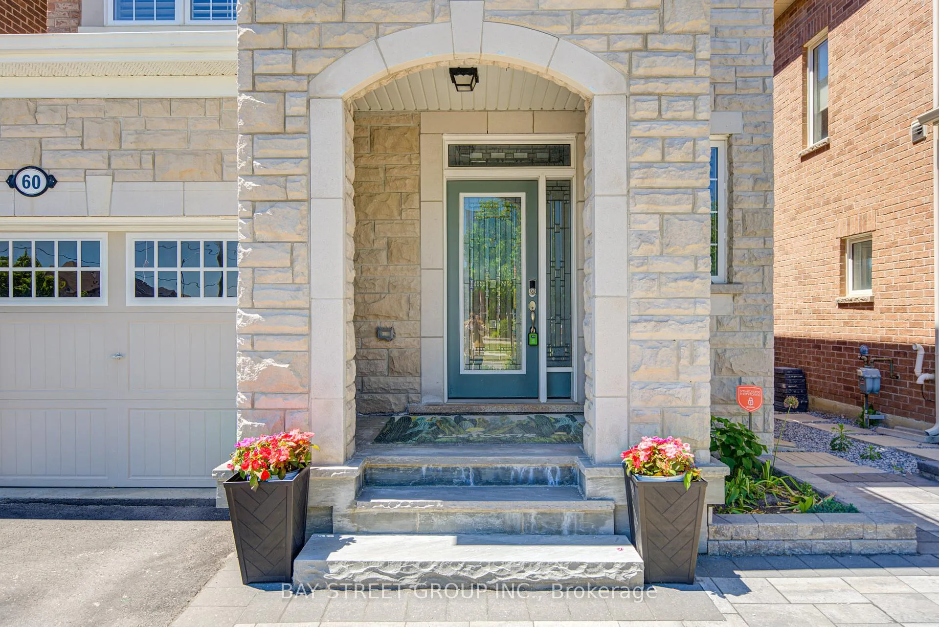 Photo 3 of 60 Buckle Crescent, Aurora, Rural Aurora — HOMEH