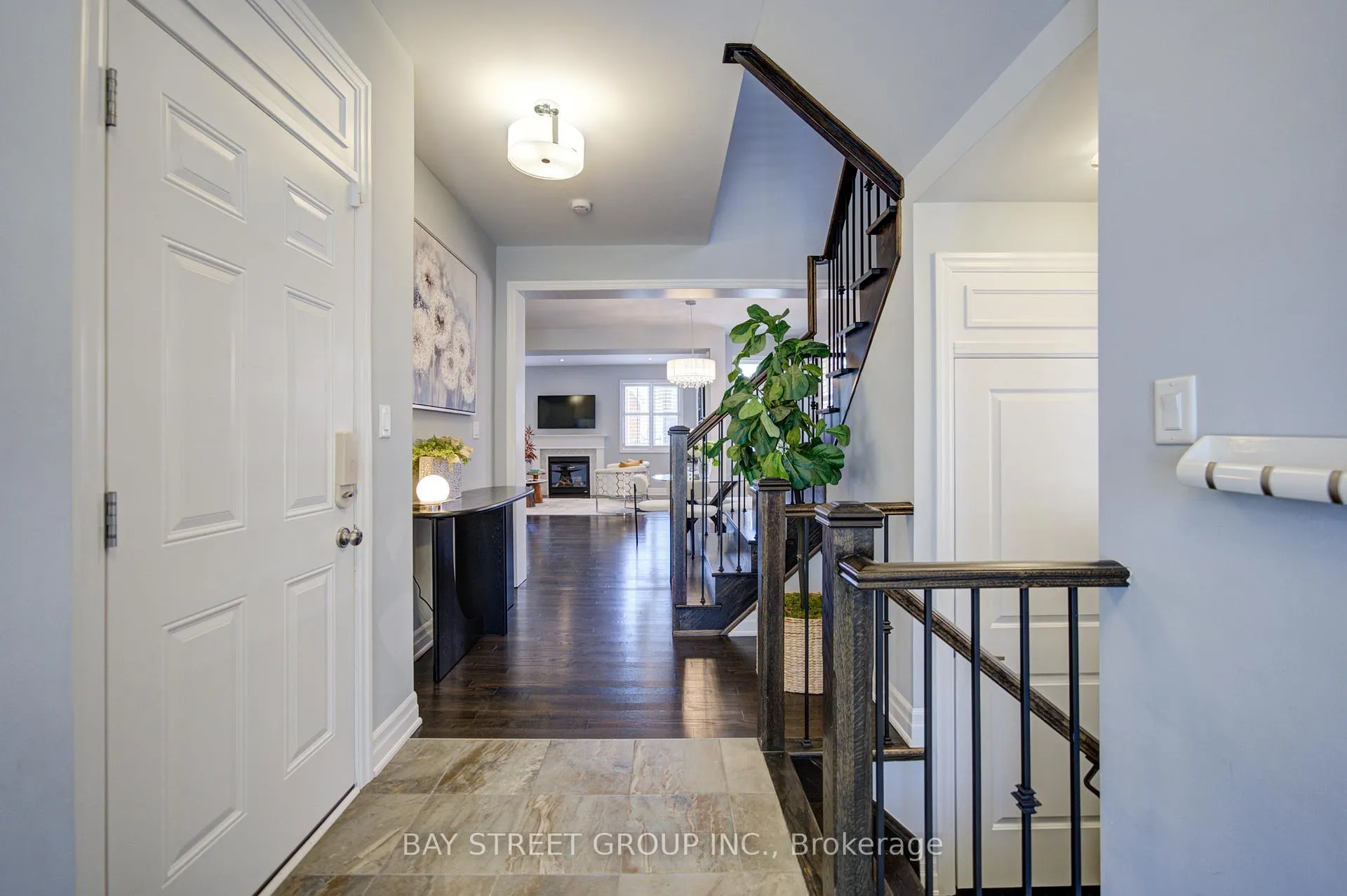 Photo 5 of 60 Buckle Crescent, Aurora, Rural Aurora — HOMEH