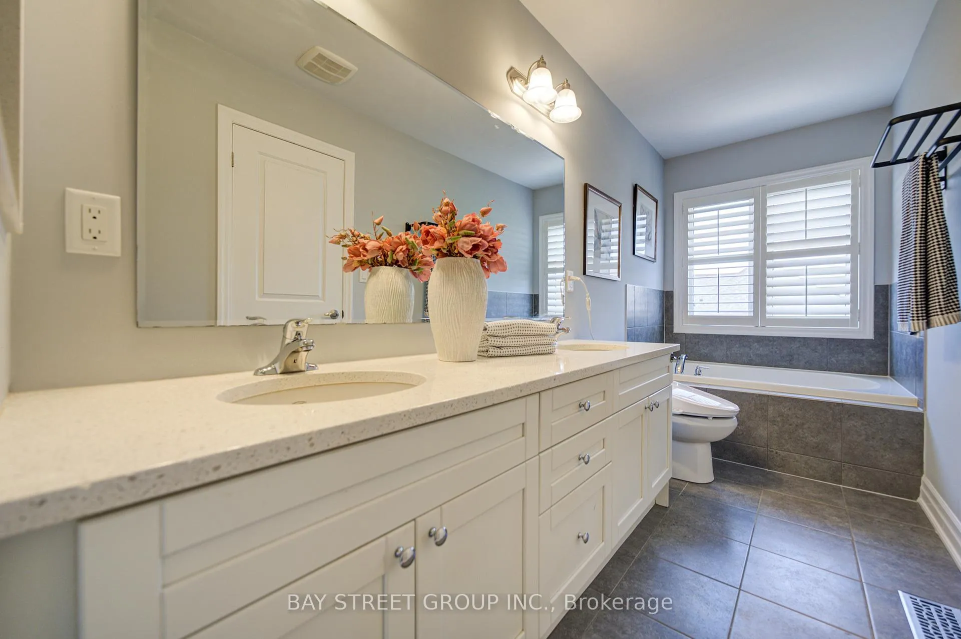 Photo 33 of 60 Buckle Crescent, Aurora, Rural Aurora — HOMEH