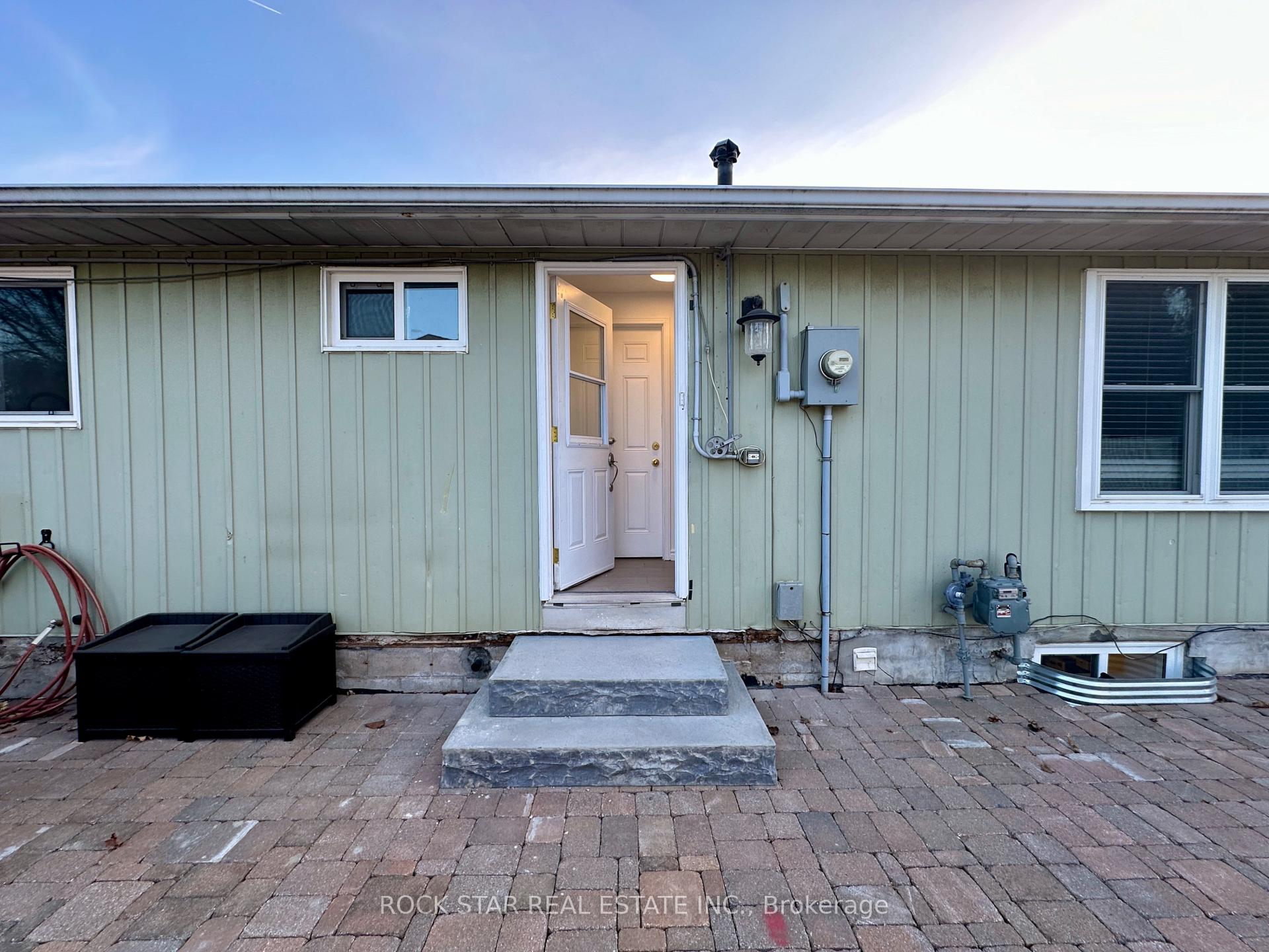 Photo 2 of Unit (LOWER), 631 Maclaren Drive, Burlington, Roseland — HOMEH