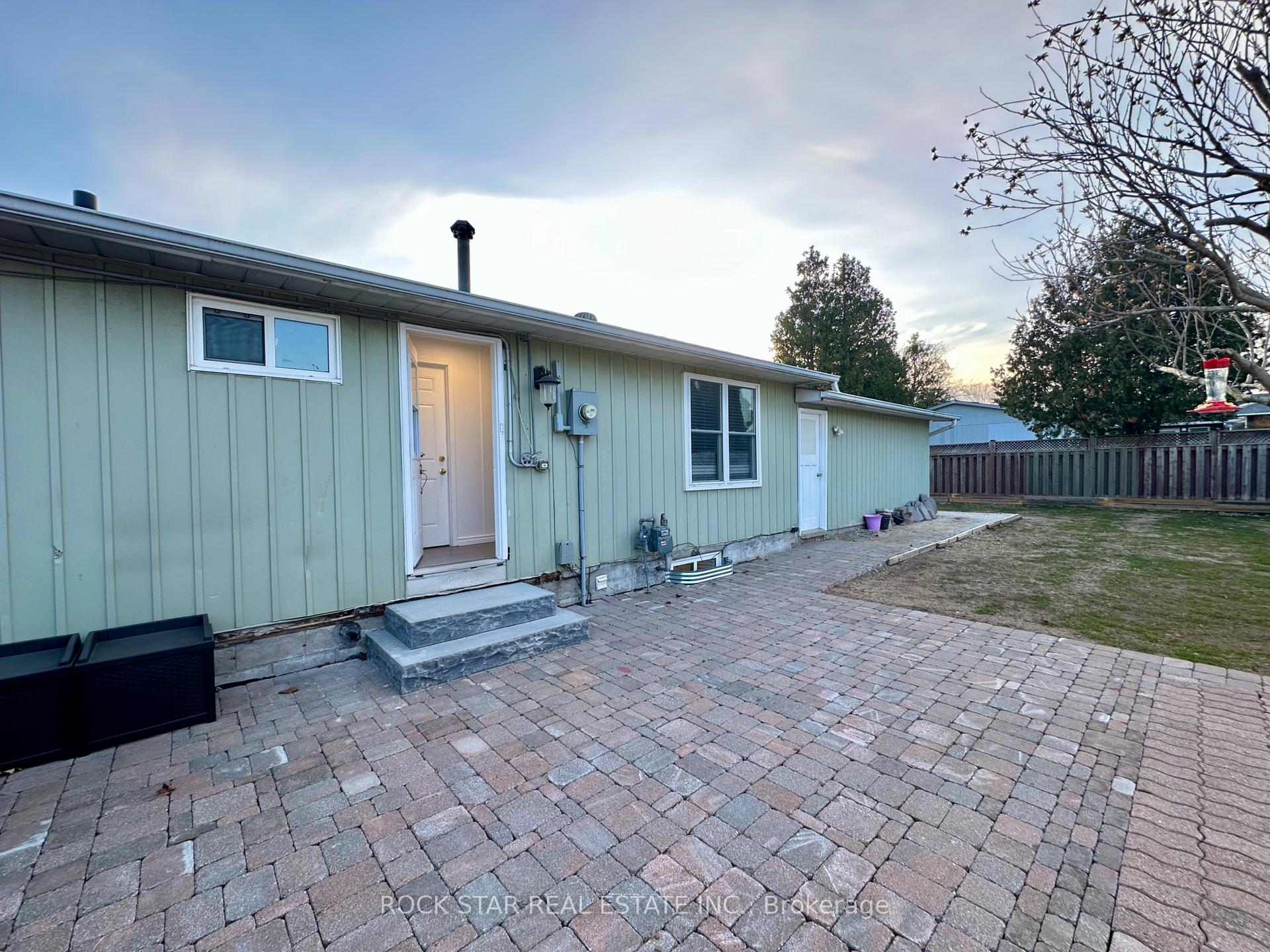 Photo 3 of Unit (LOWER), 631 Maclaren Drive, Burlington, Roseland — HOMEH