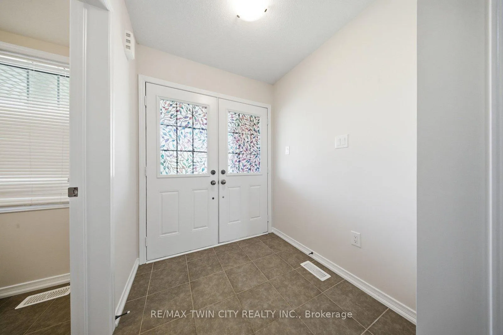 Photo 5 of 99 Warner Lane S, Brantford — HOMEH