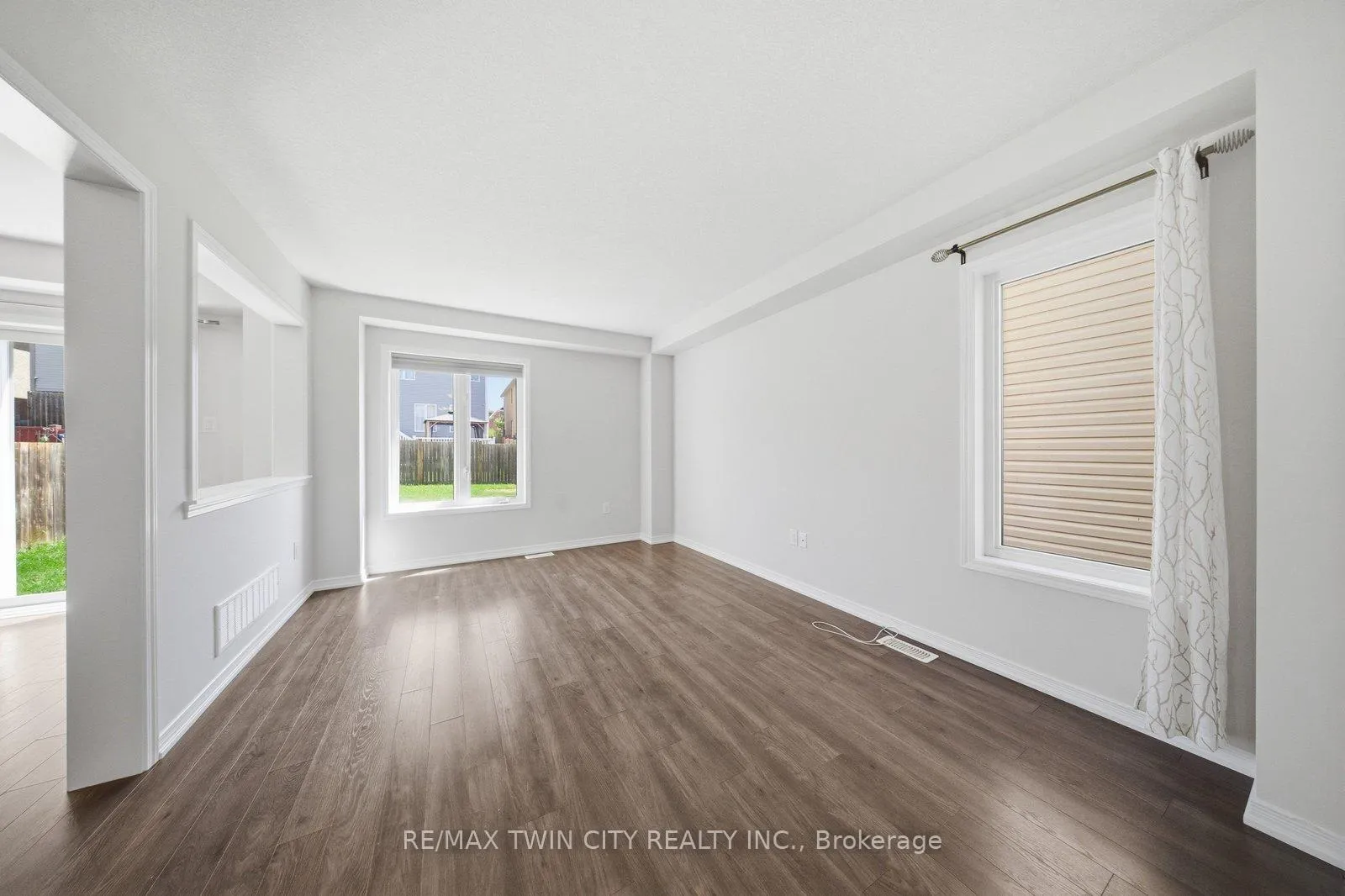 Photo 7 of 99 Warner Lane S, Brantford — HOMEH
