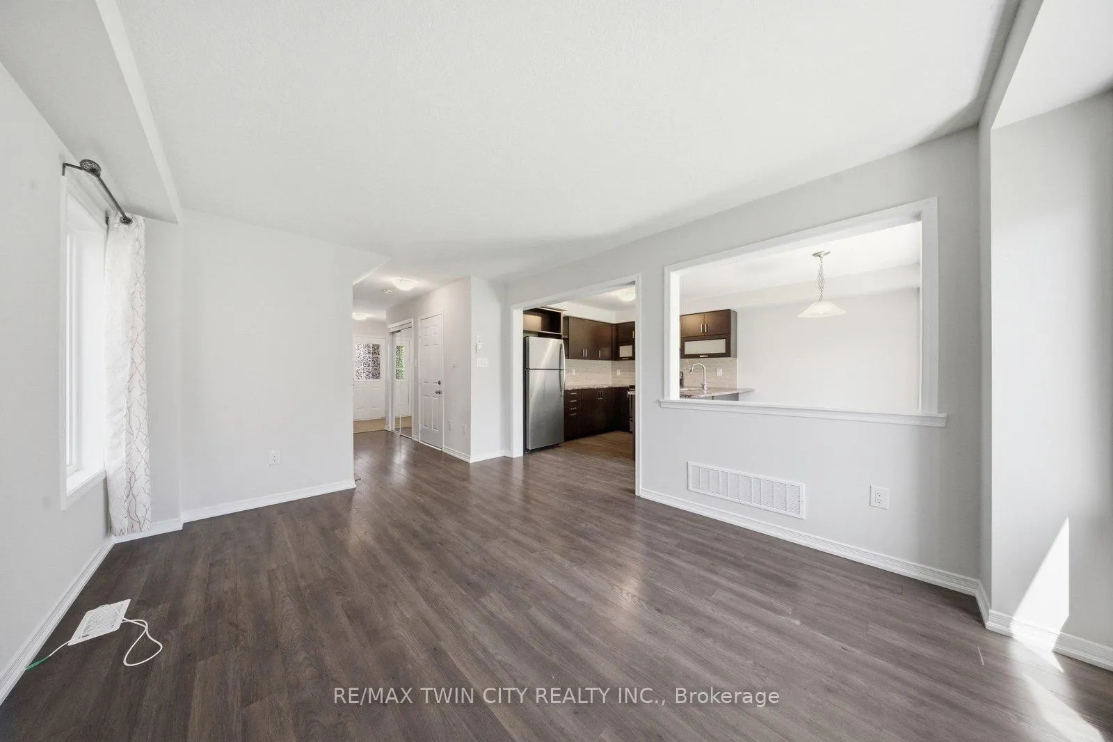 Photo 8 of 99 Warner Lane S, Brantford — HOMEH