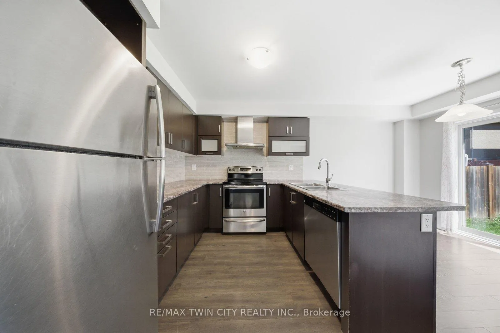 Photo 9 of 99 Warner Lane S, Brantford — HOMEH