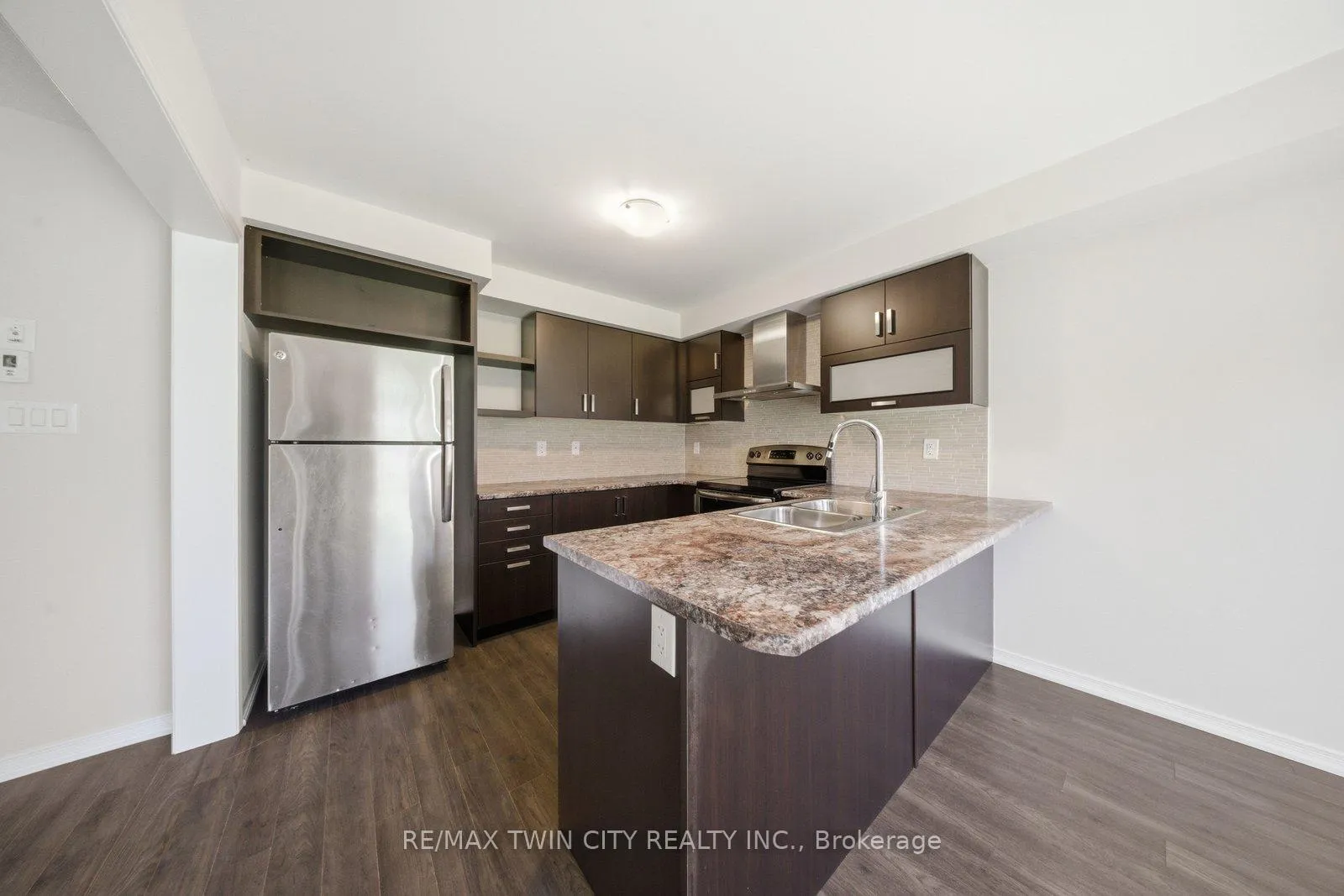 Photo 10 of 99 Warner Lane S, Brantford — HOMEH