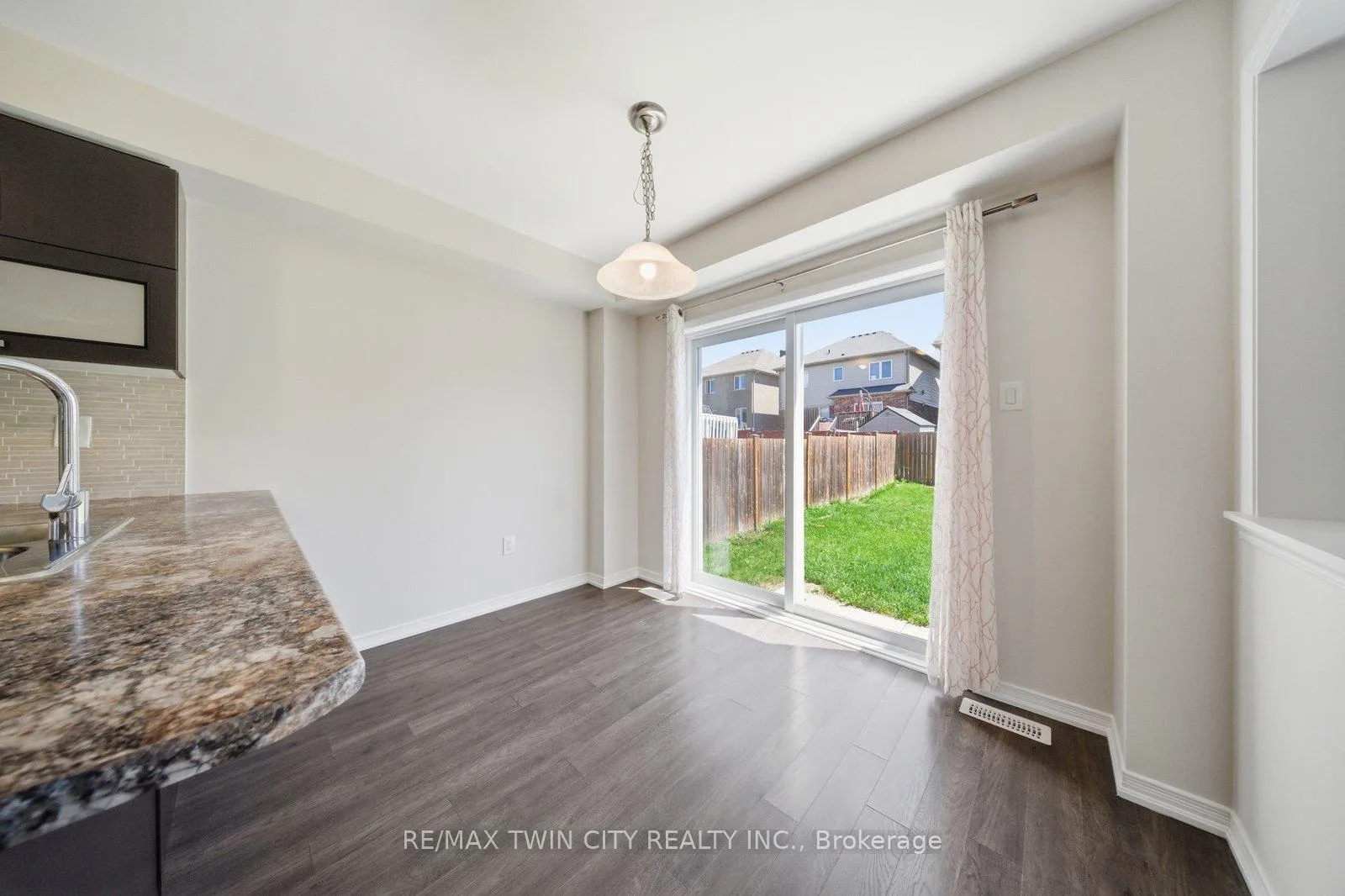 Photo 13 of 99 Warner Lane S, Brantford — HOMEH