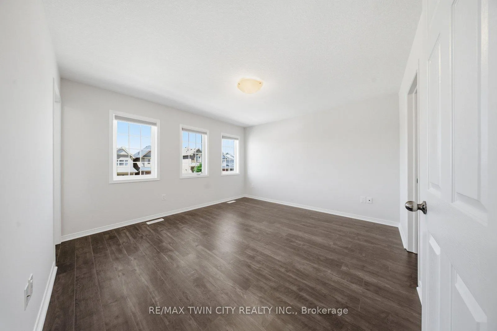 Photo 16 of 99 Warner Lane S, Brantford — HOMEH