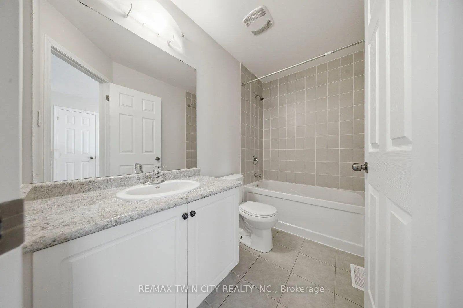 Photo 21 of 99 Warner Lane S, Brantford — HOMEH