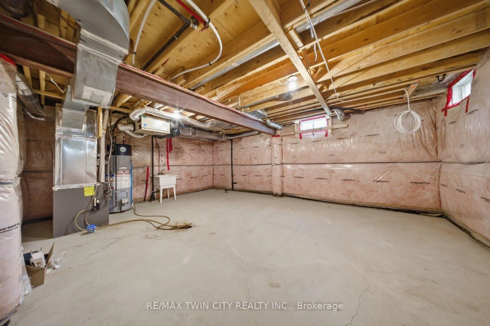 Photo 23 of 99 Warner Lane S, Brantford — HOMEH