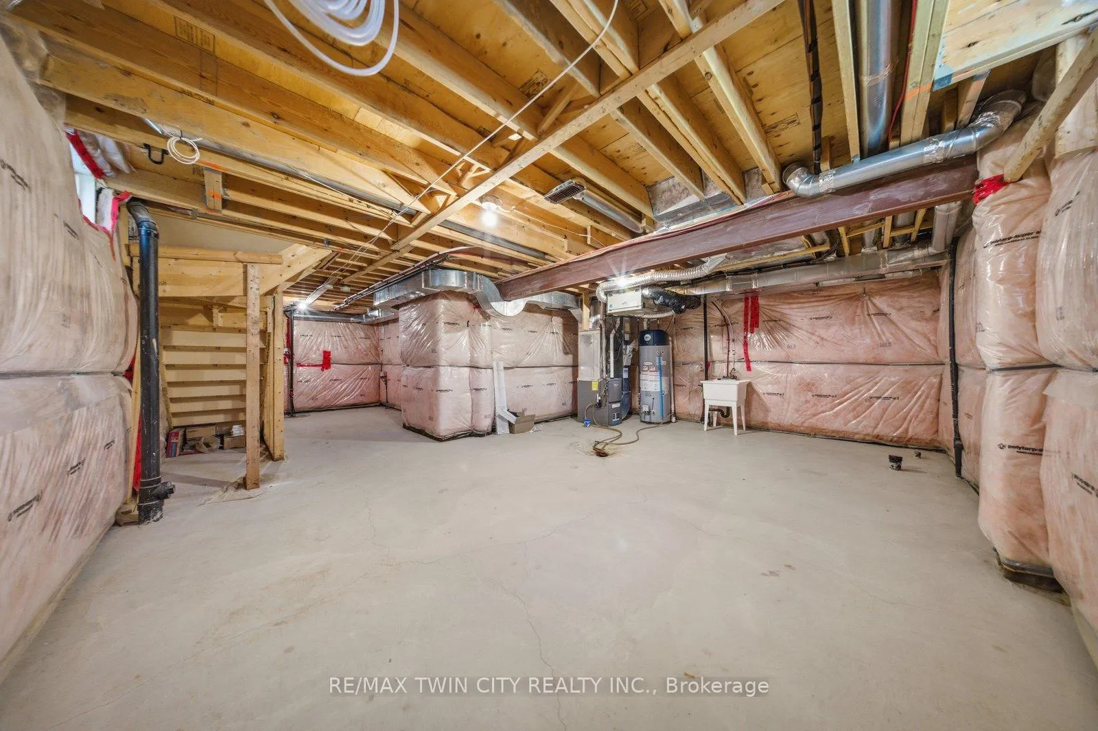 Photo 24 of 99 Warner Lane S, Brantford — HOMEH