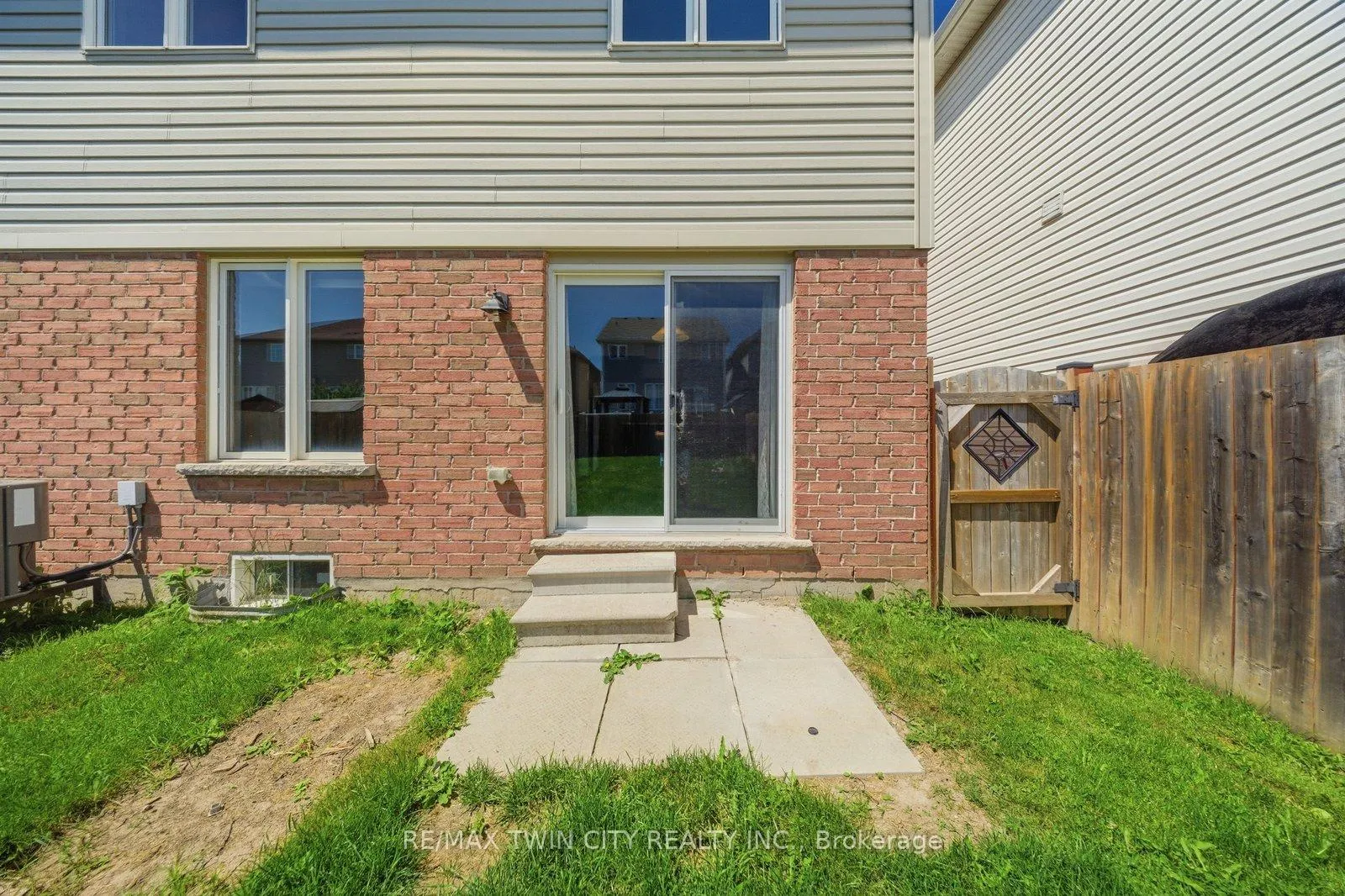 Photo 25 of 99 Warner Lane S, Brantford — HOMEH