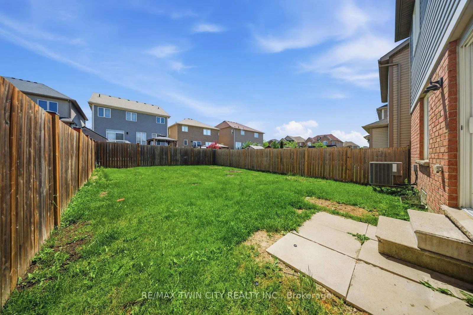 Photo 26 of 99 Warner Lane S, Brantford — HOMEH