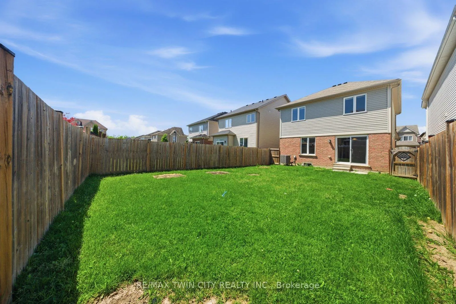 Photo 27 of 99 Warner Lane S, Brantford — HOMEH