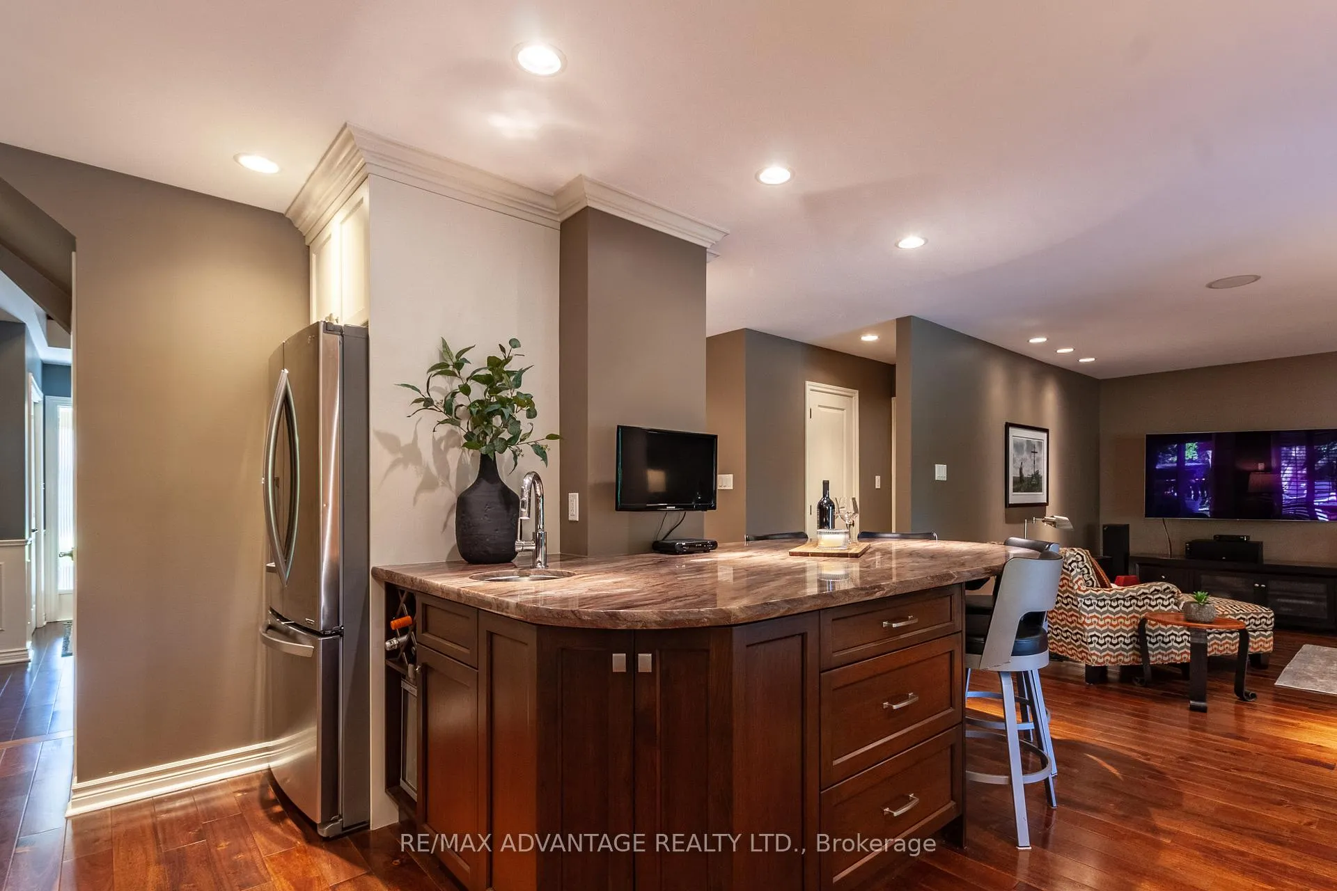 Photo 8 of 11 Farmington Crescent, London, South L — HOMEH