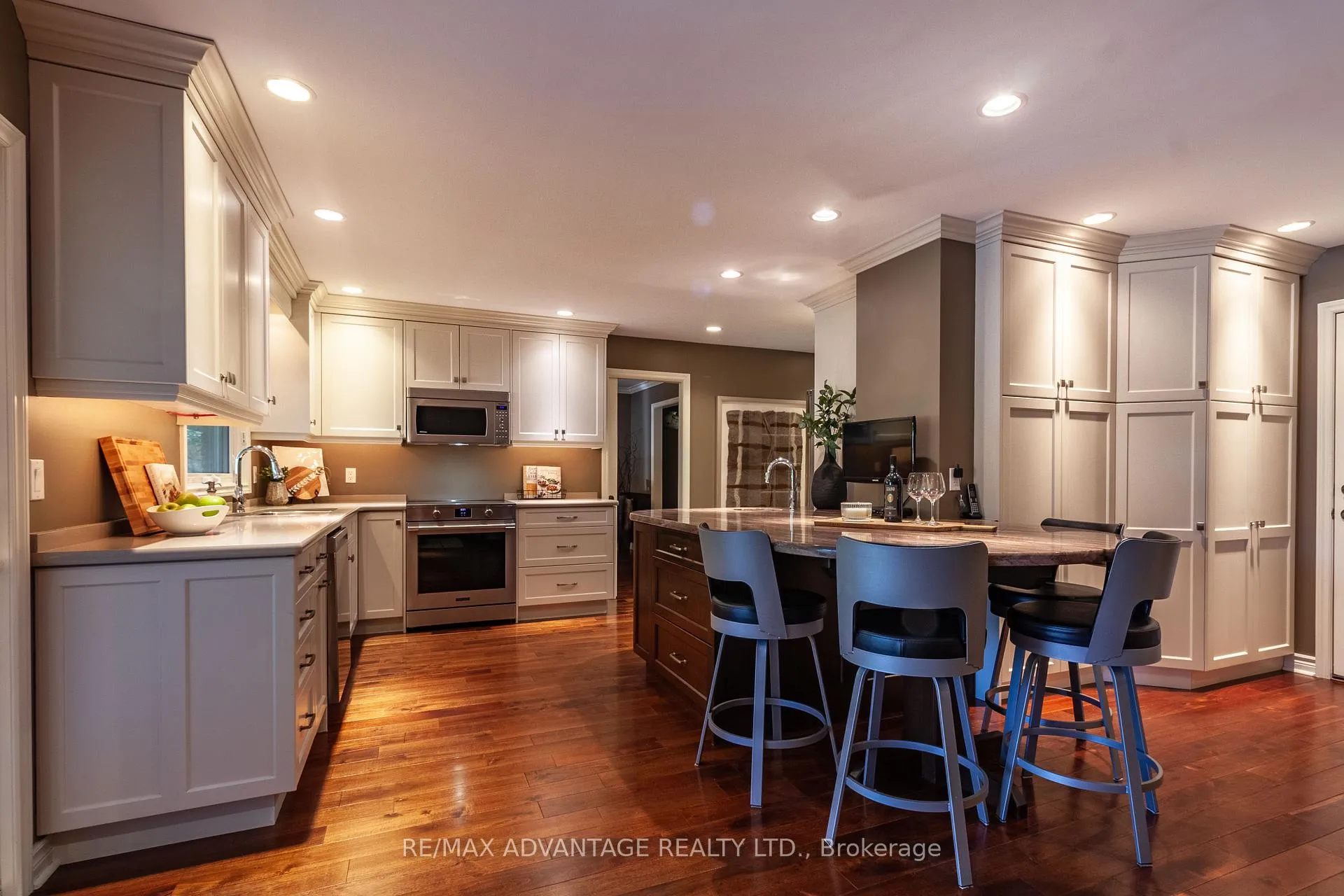 Photo 9 of 11 Farmington Crescent, London, South L — HOMEH