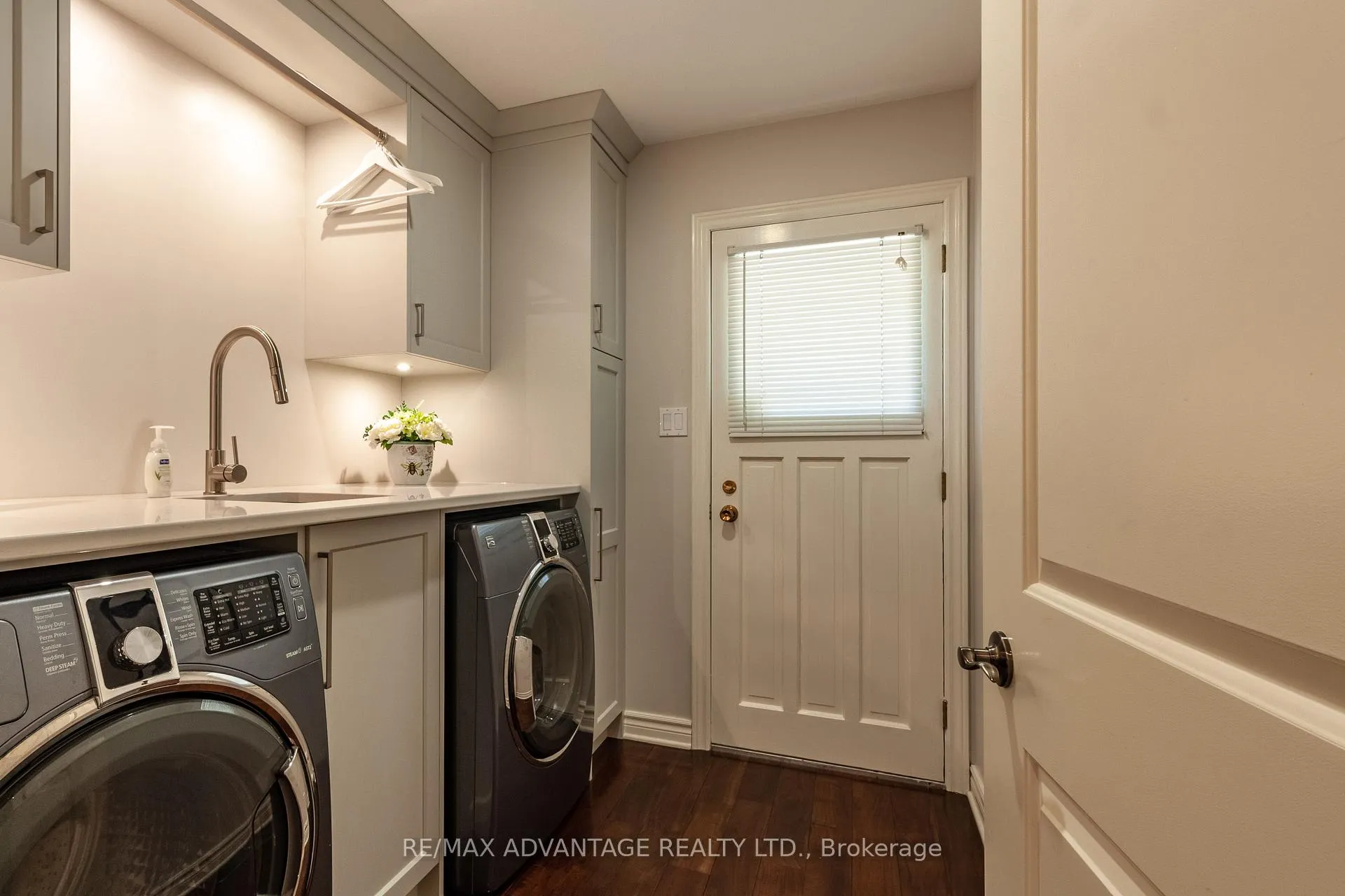 Photo 17 of 11 Farmington Crescent, London, South L — HOMEH