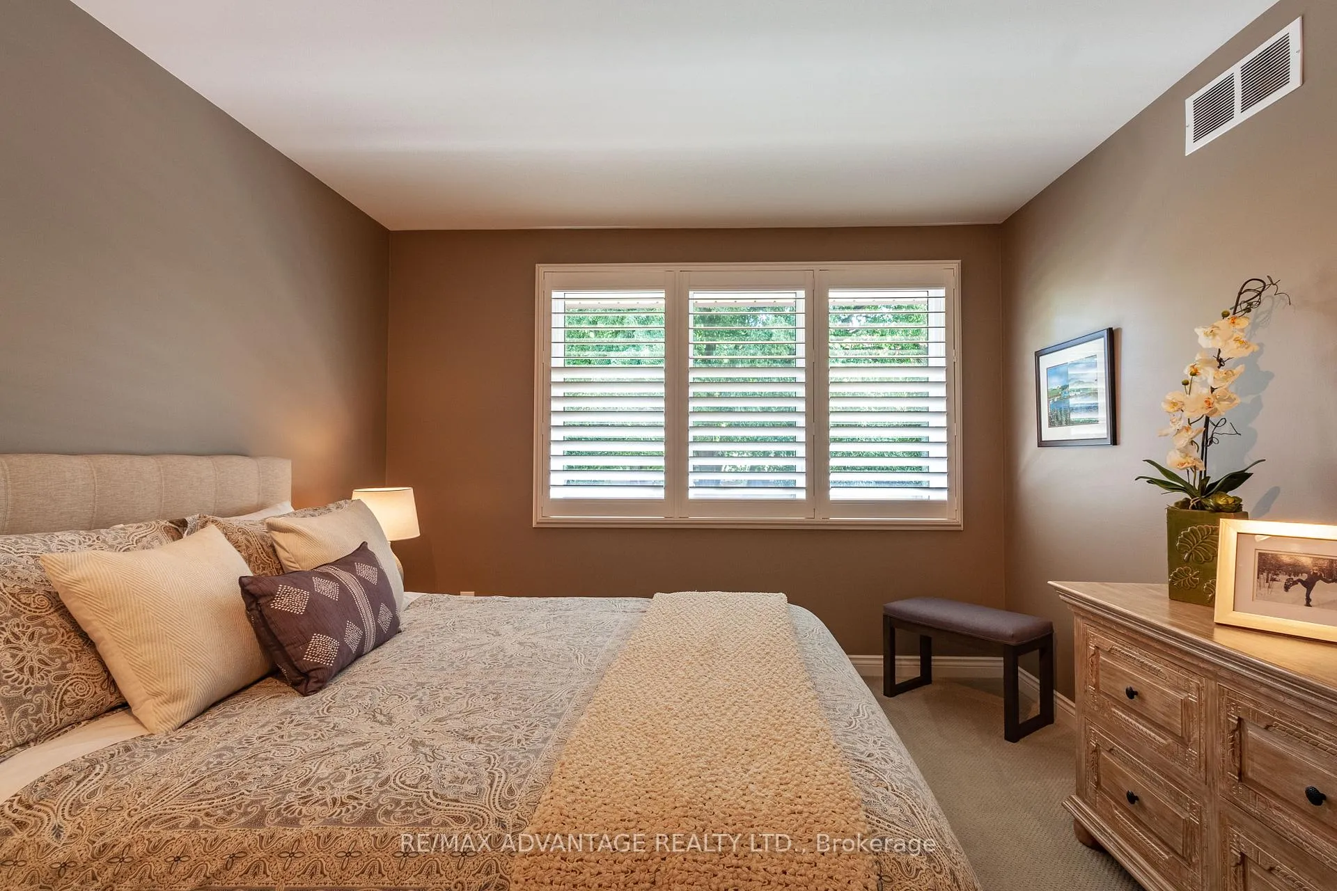 Photo 20 of 11 Farmington Crescent, London, South L — HOMEH