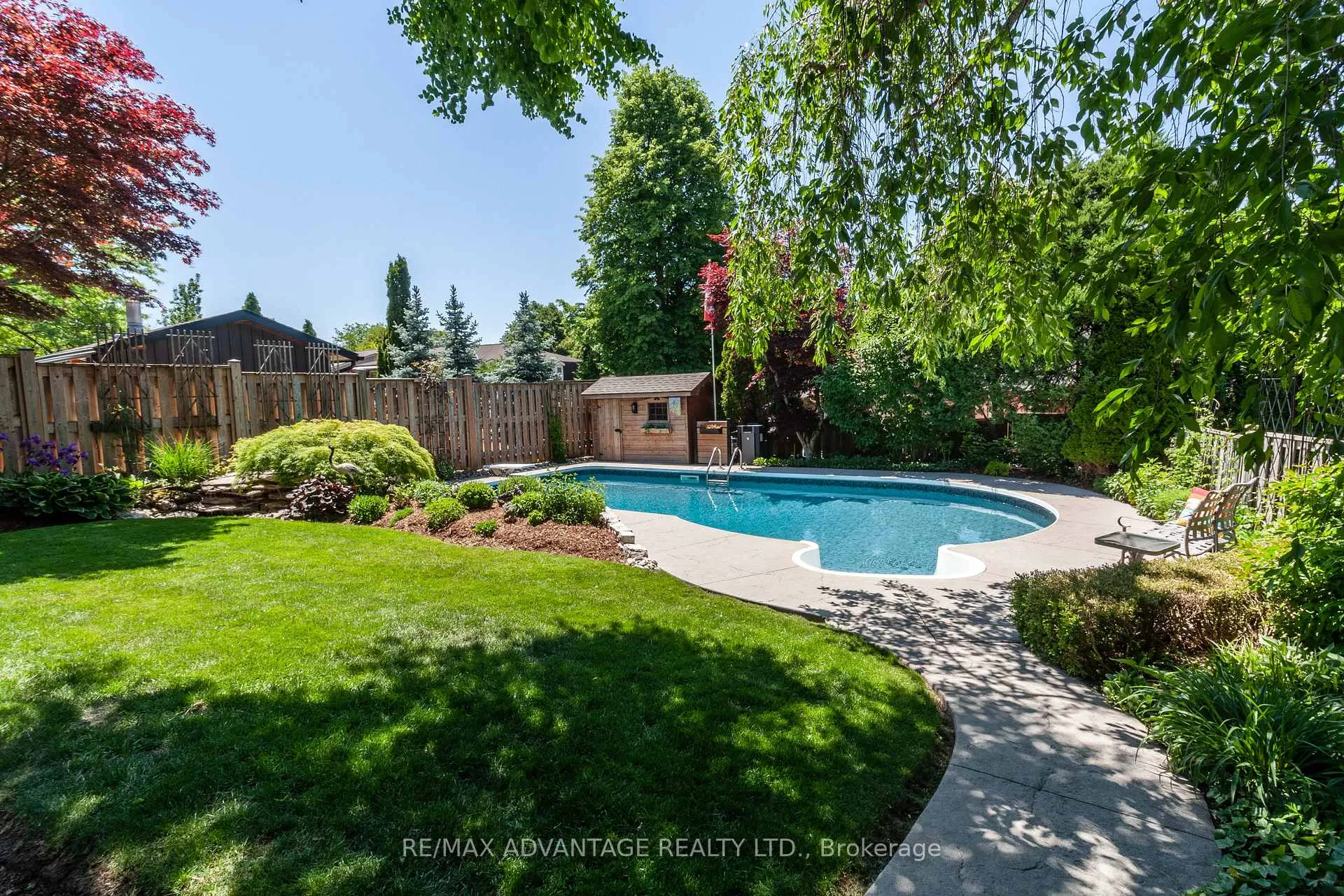 Photo 38 of 11 Farmington Crescent, London, South L — HOMEH