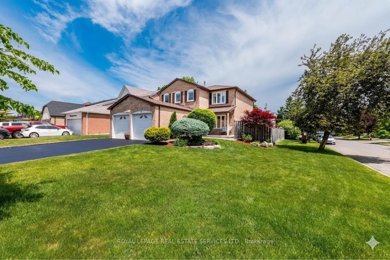 Photo 2 of 19 Newgreen Crescent, Brampton, Westgate — HOMEH