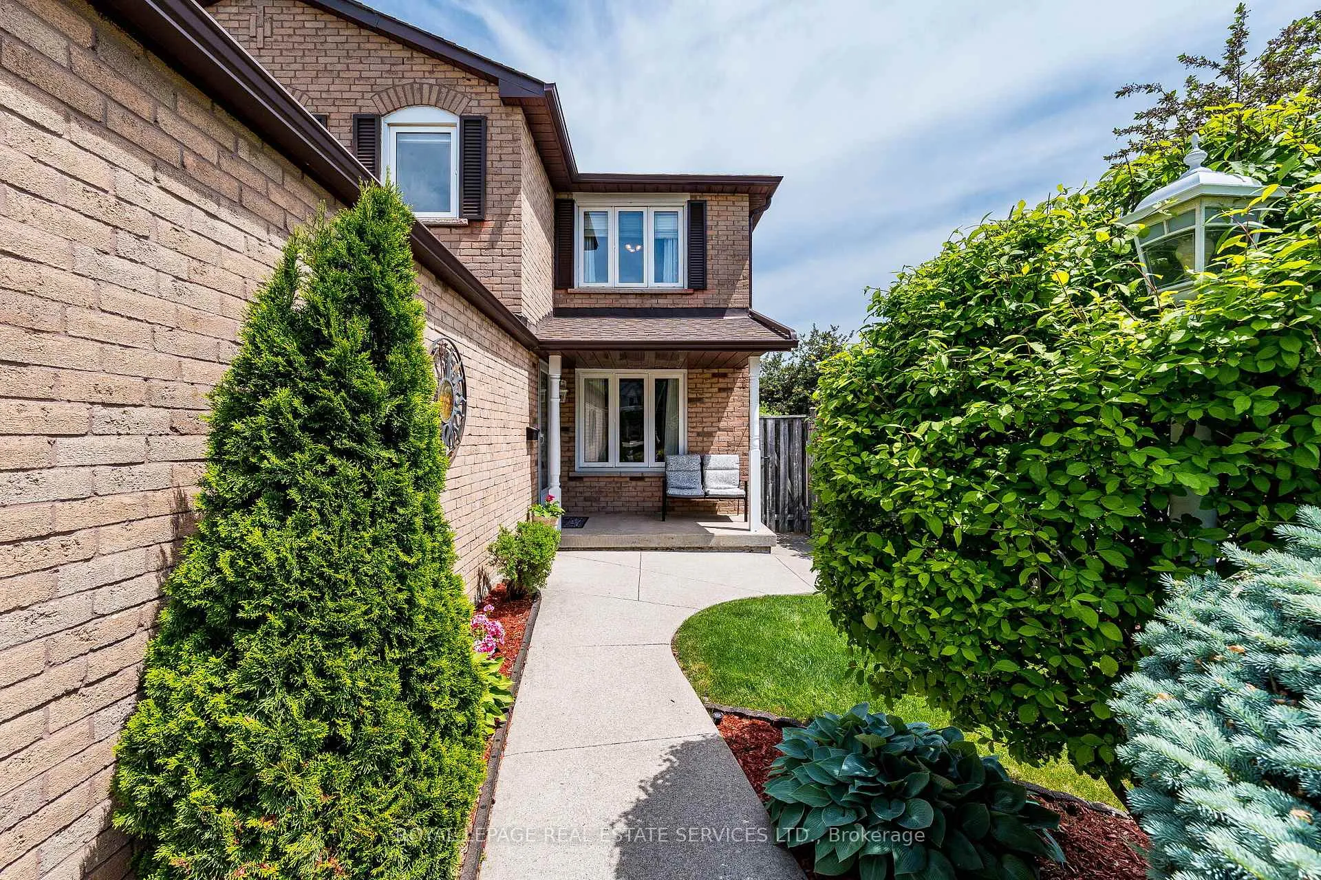 Photo 4 of 19 Newgreen Crescent, Brampton, Westgate — HOMEH