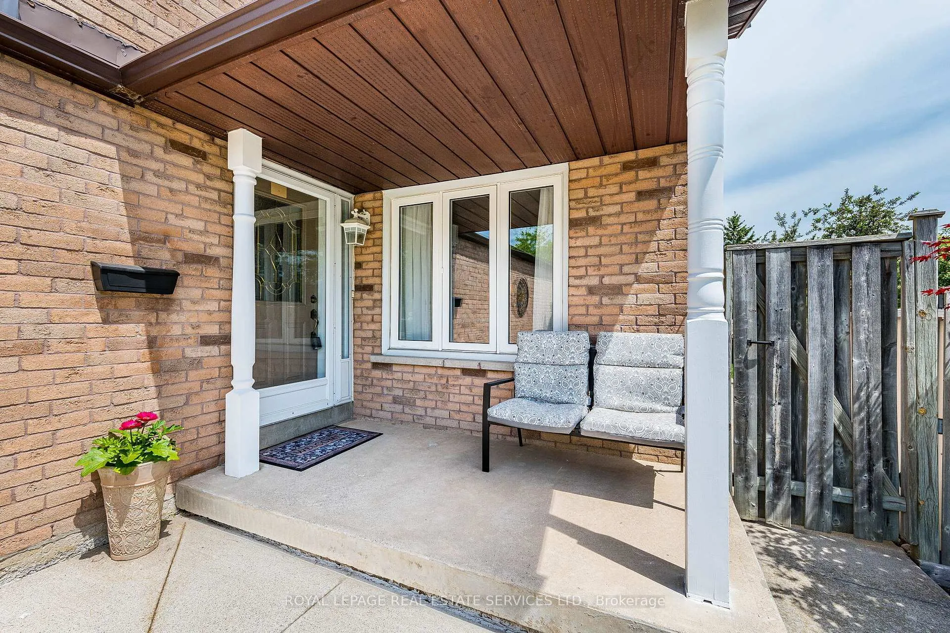 Photo 5 of 19 Newgreen Crescent, Brampton, Westgate — HOMEH