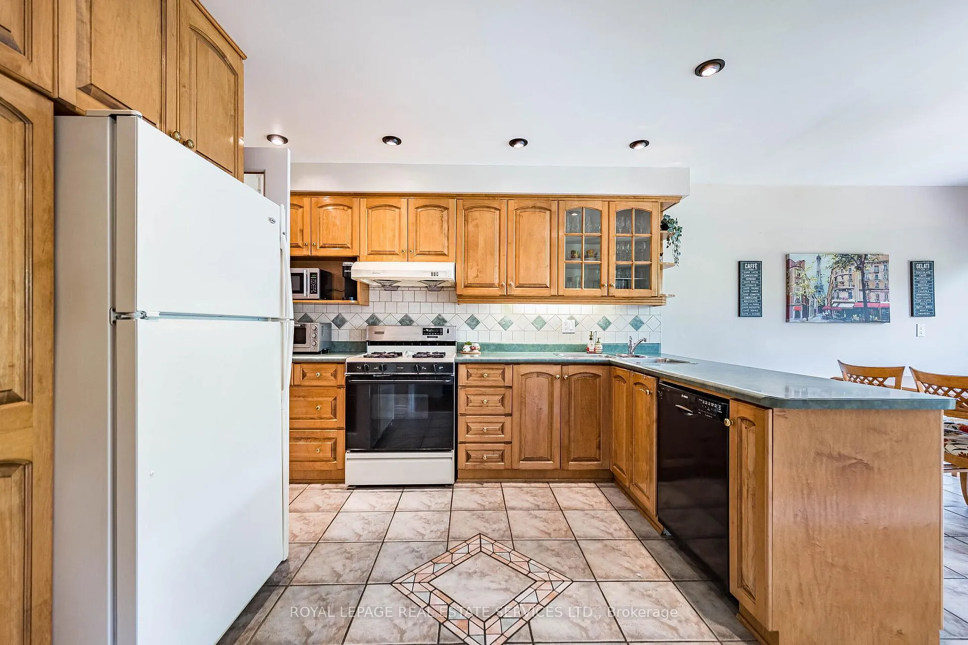 Photo 13 of 19 Newgreen Crescent, Brampton, Westgate — HOMEH