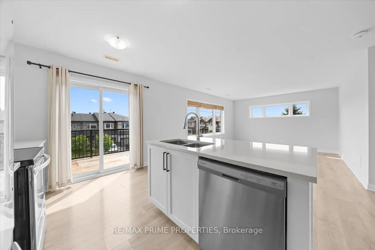 Photo 14 of Unit B, 700B Amberwing Private, Ottawa, Avalon West — HOMEH