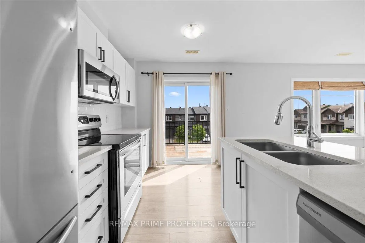 Photo 15 of Unit B, 700B Amberwing Private, Ottawa, Avalon West — HOMEH
