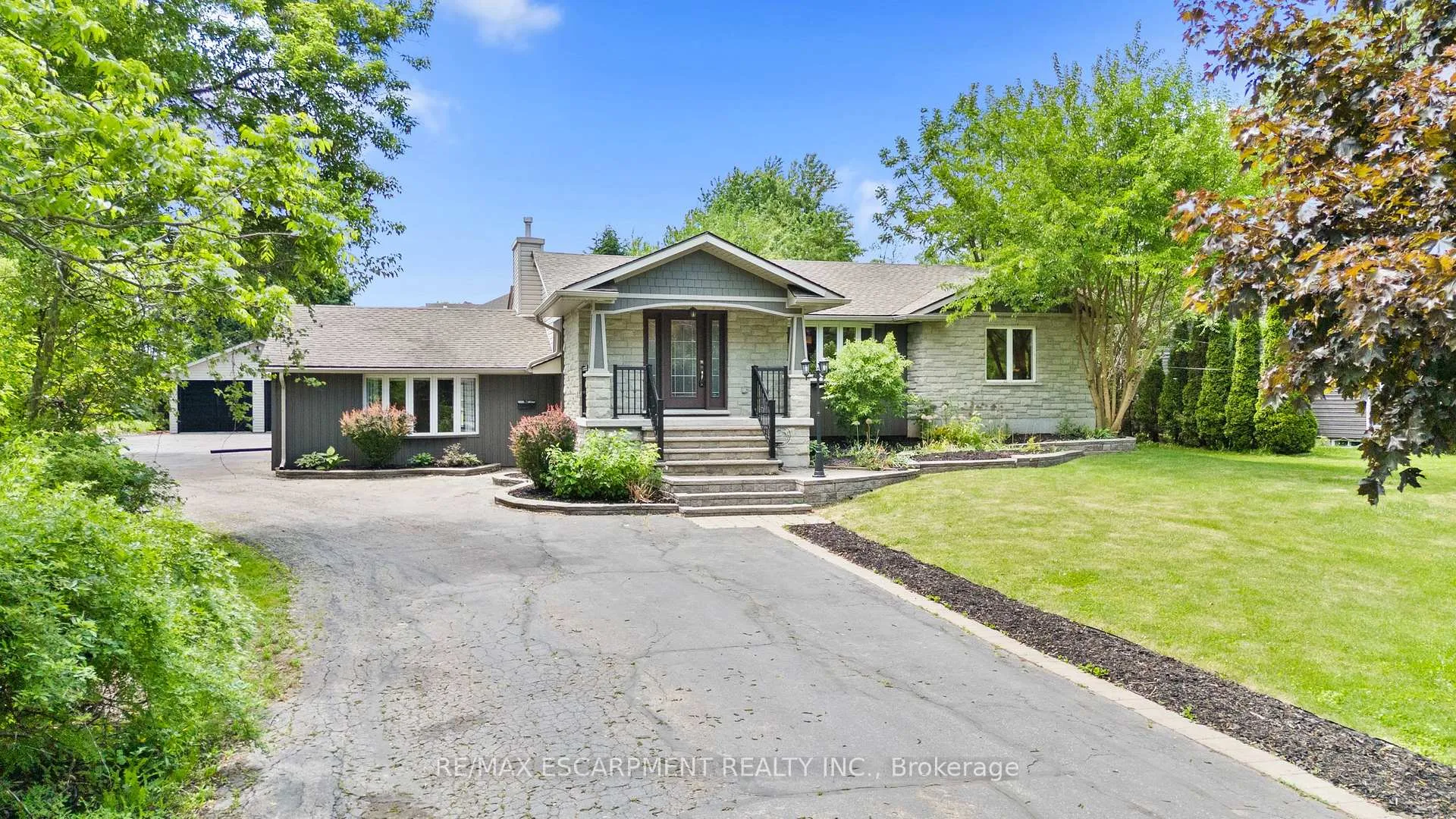 Photo 1 of 404 Hamilton Drive, Hamilton, Ancaster — HOMEH