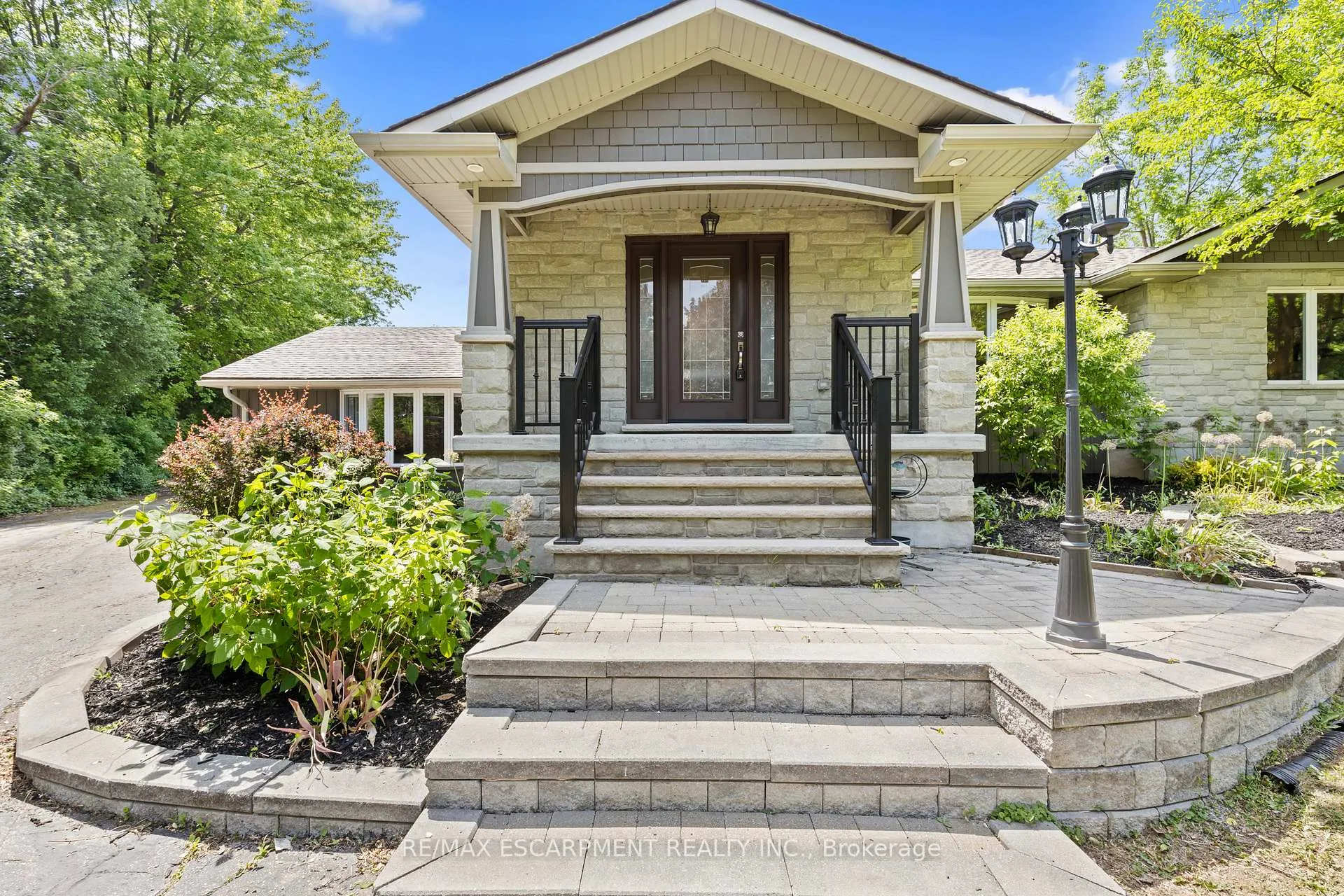 Photo 4 of 404 Hamilton Drive, Hamilton, Ancaster — HOMEH