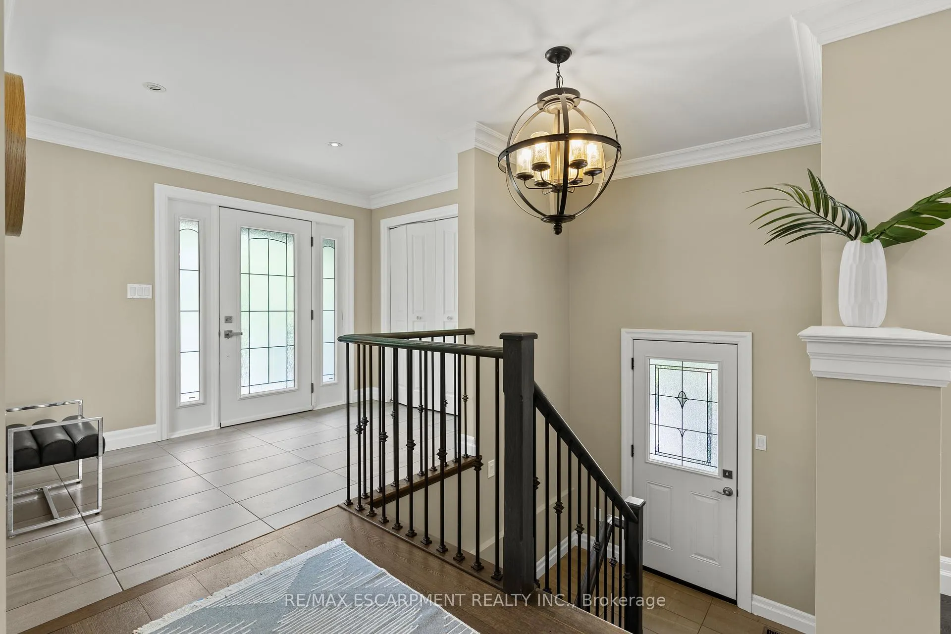 Photo 5 of 404 Hamilton Drive, Hamilton, Ancaster — HOMEH