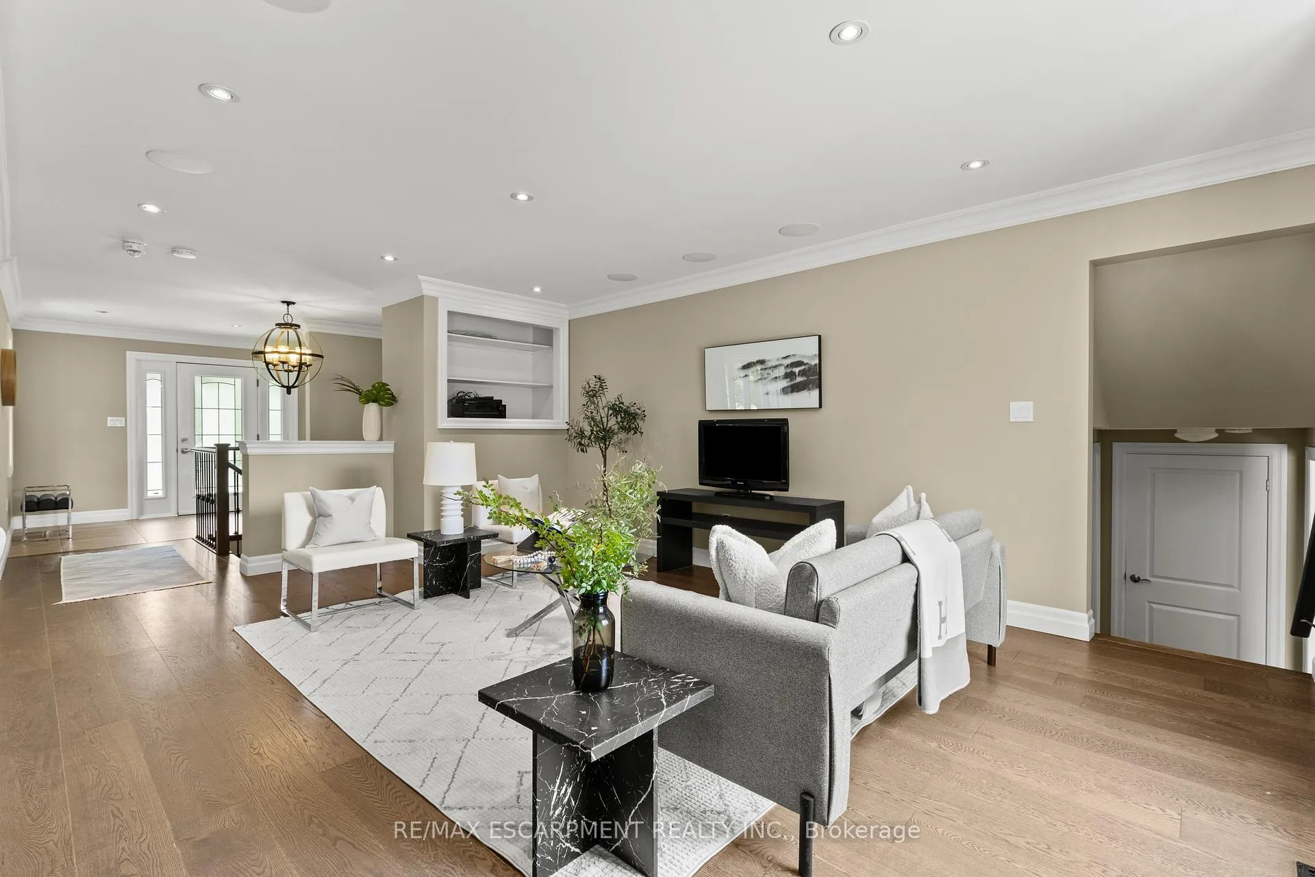 Photo 8 of 404 Hamilton Drive, Hamilton, Ancaster — HOMEH