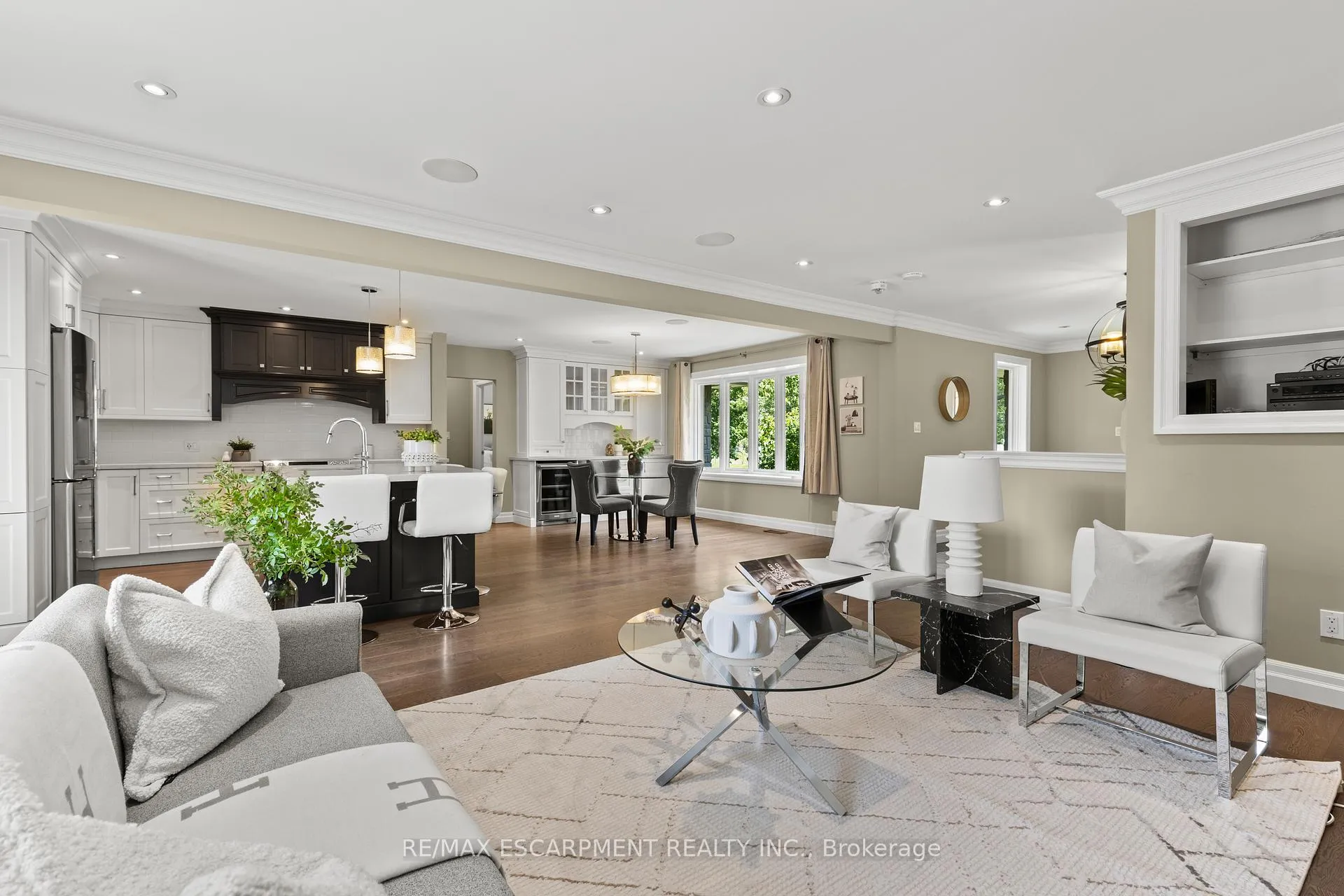 Photo 9 of 404 Hamilton Drive, Hamilton, Ancaster — HOMEH
