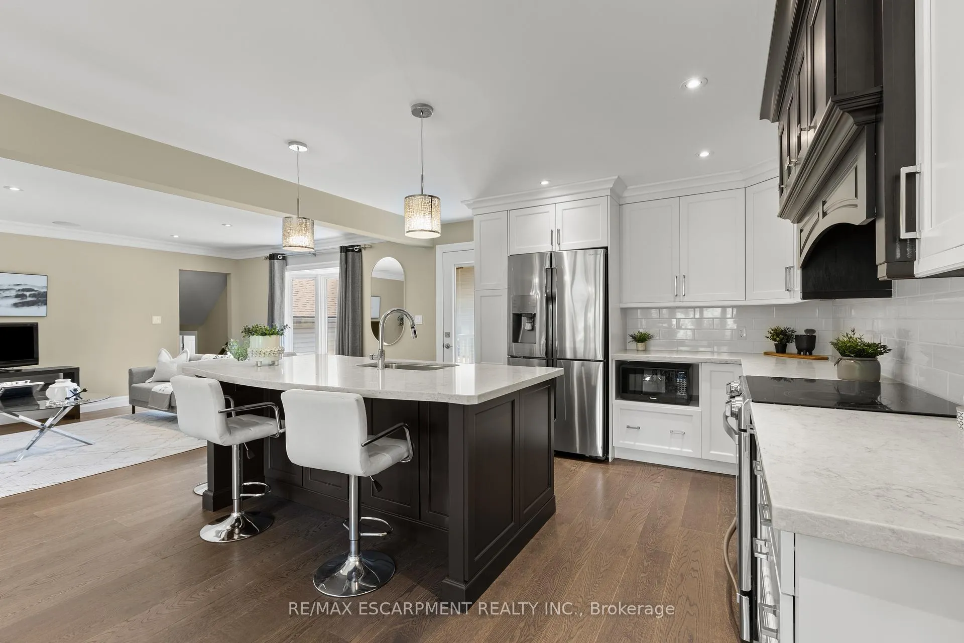 Photo 11 of 404 Hamilton Drive, Hamilton, Ancaster — HOMEH